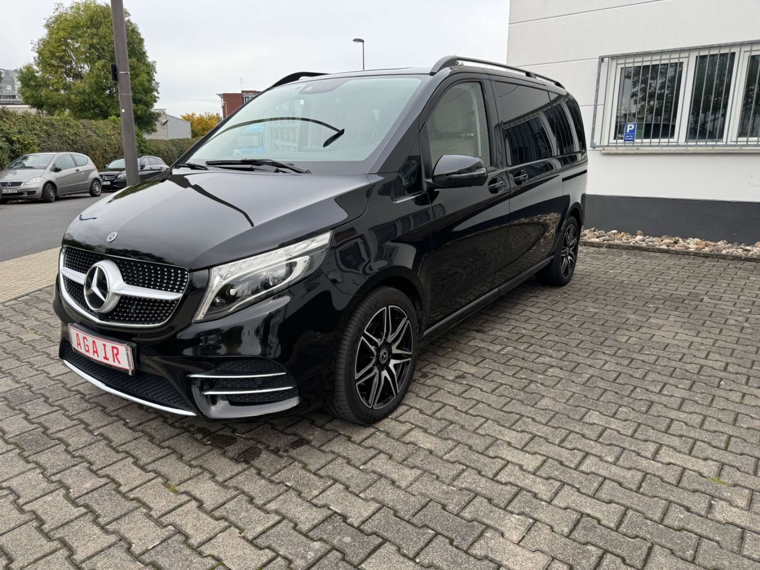 Mercedes-Benz - V 300