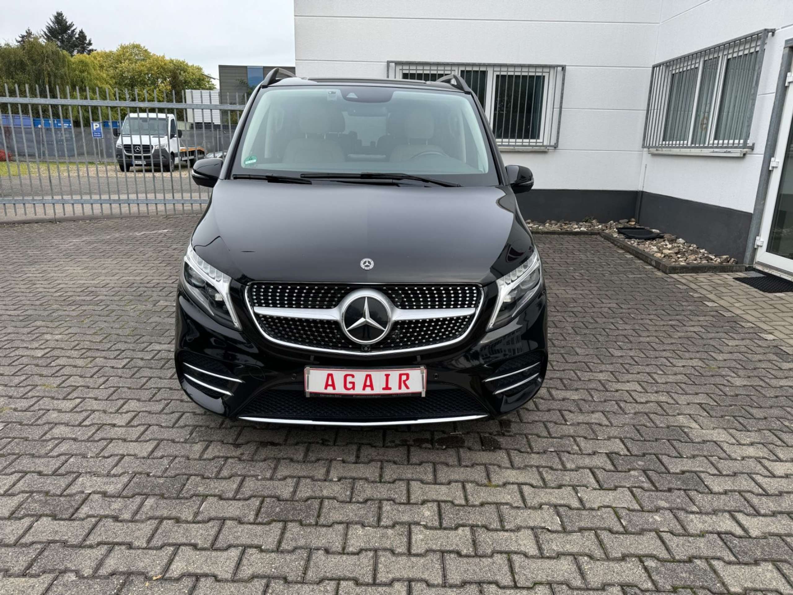 Mercedes-Benz - V 300