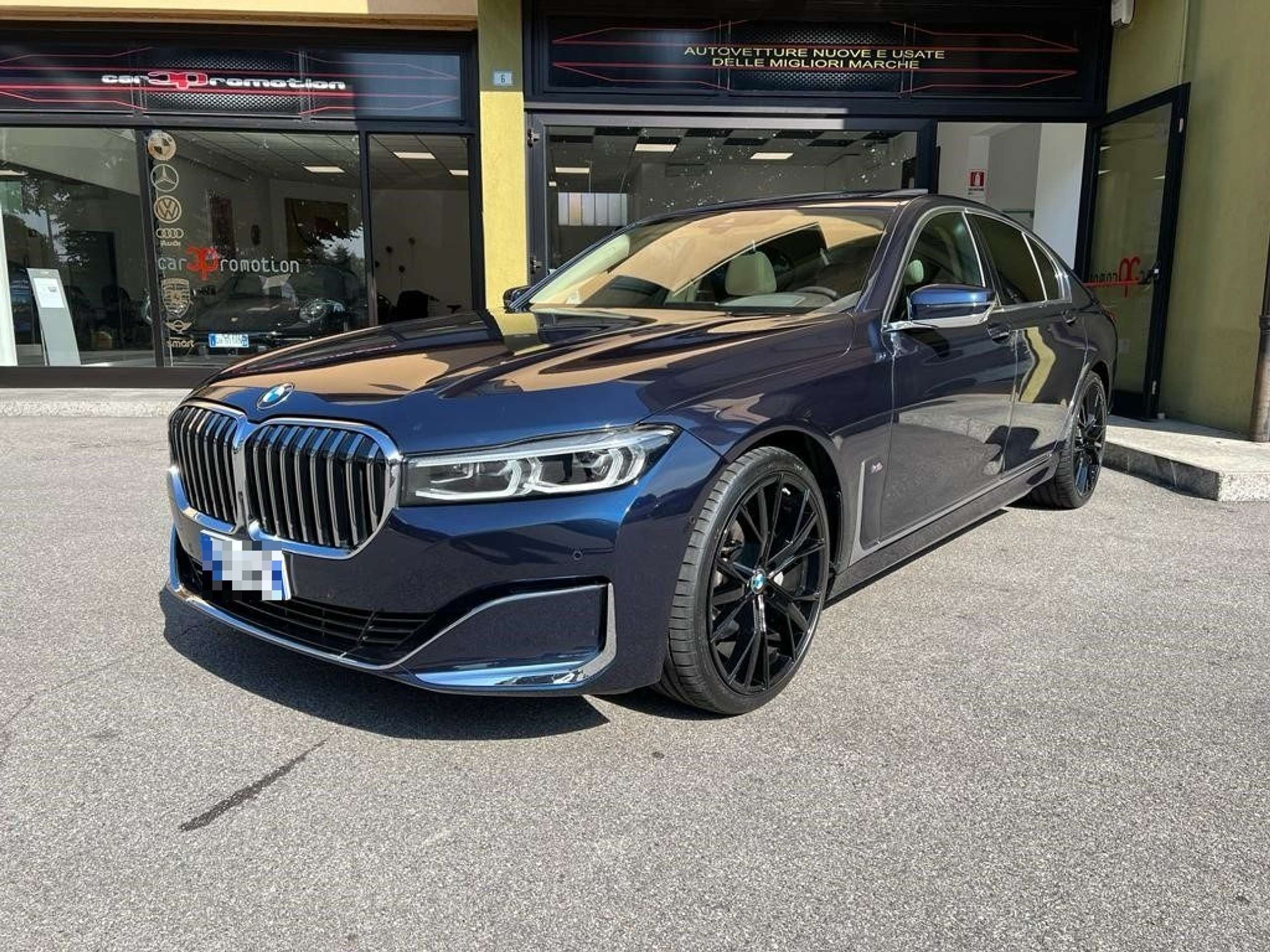 BMW - 730