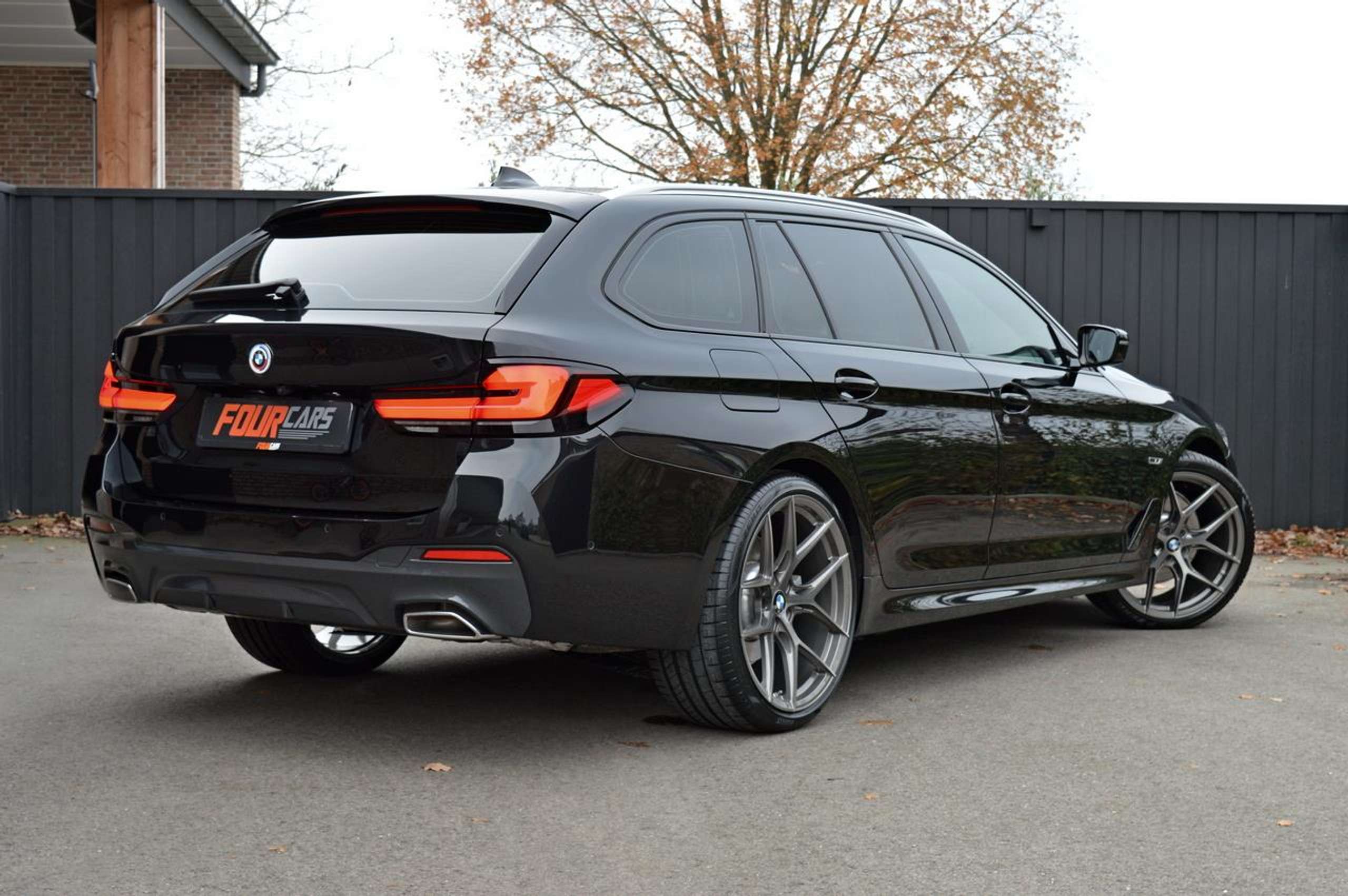 BMW - 530