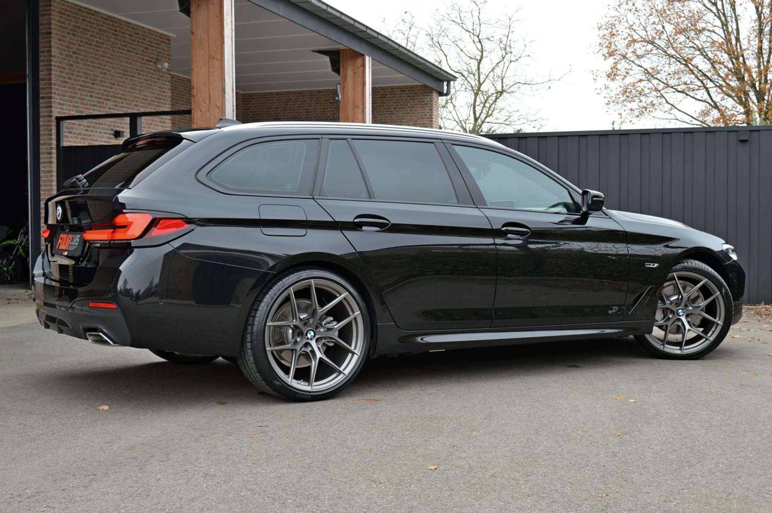 BMW - 530