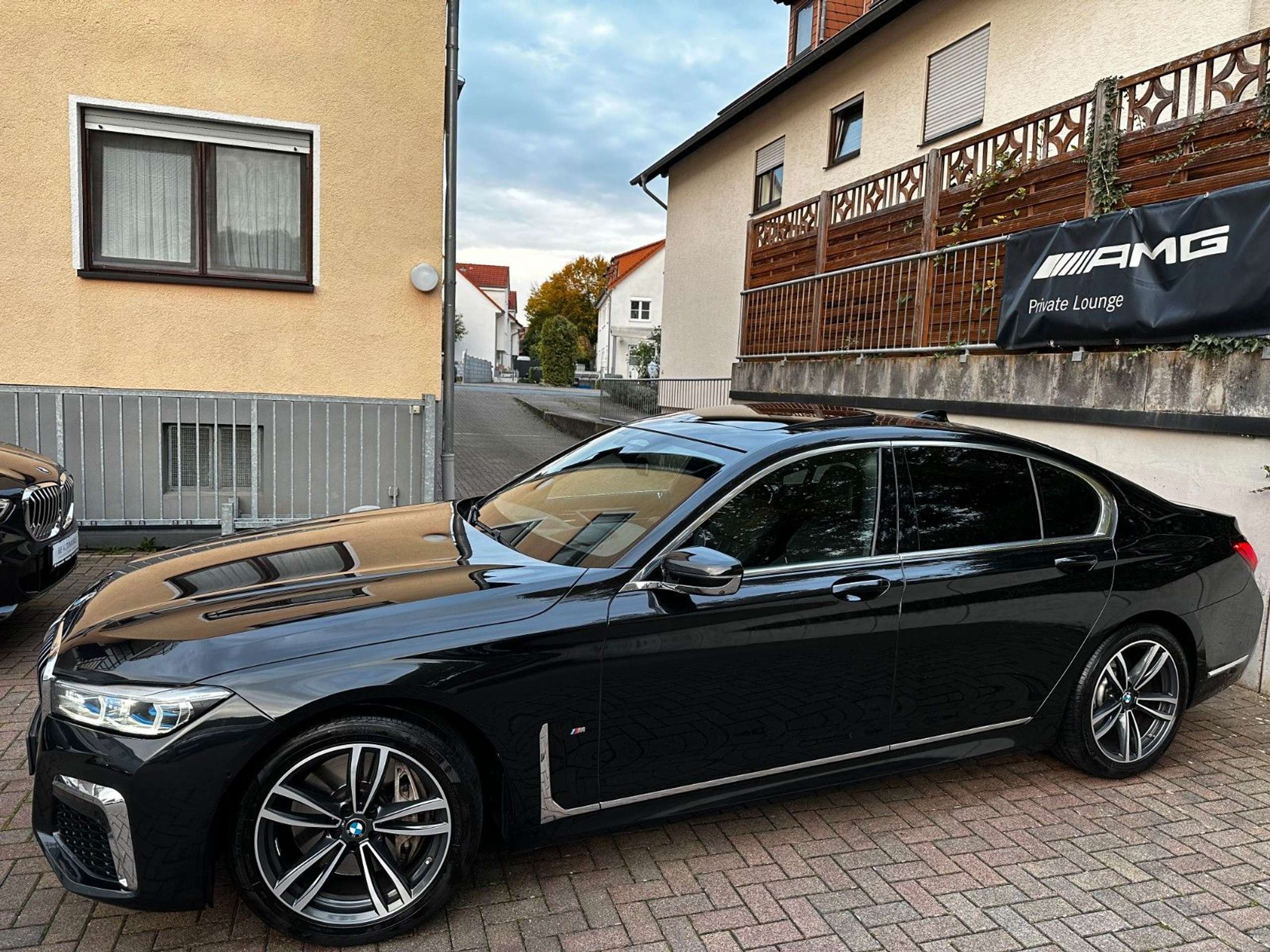 BMW - 740