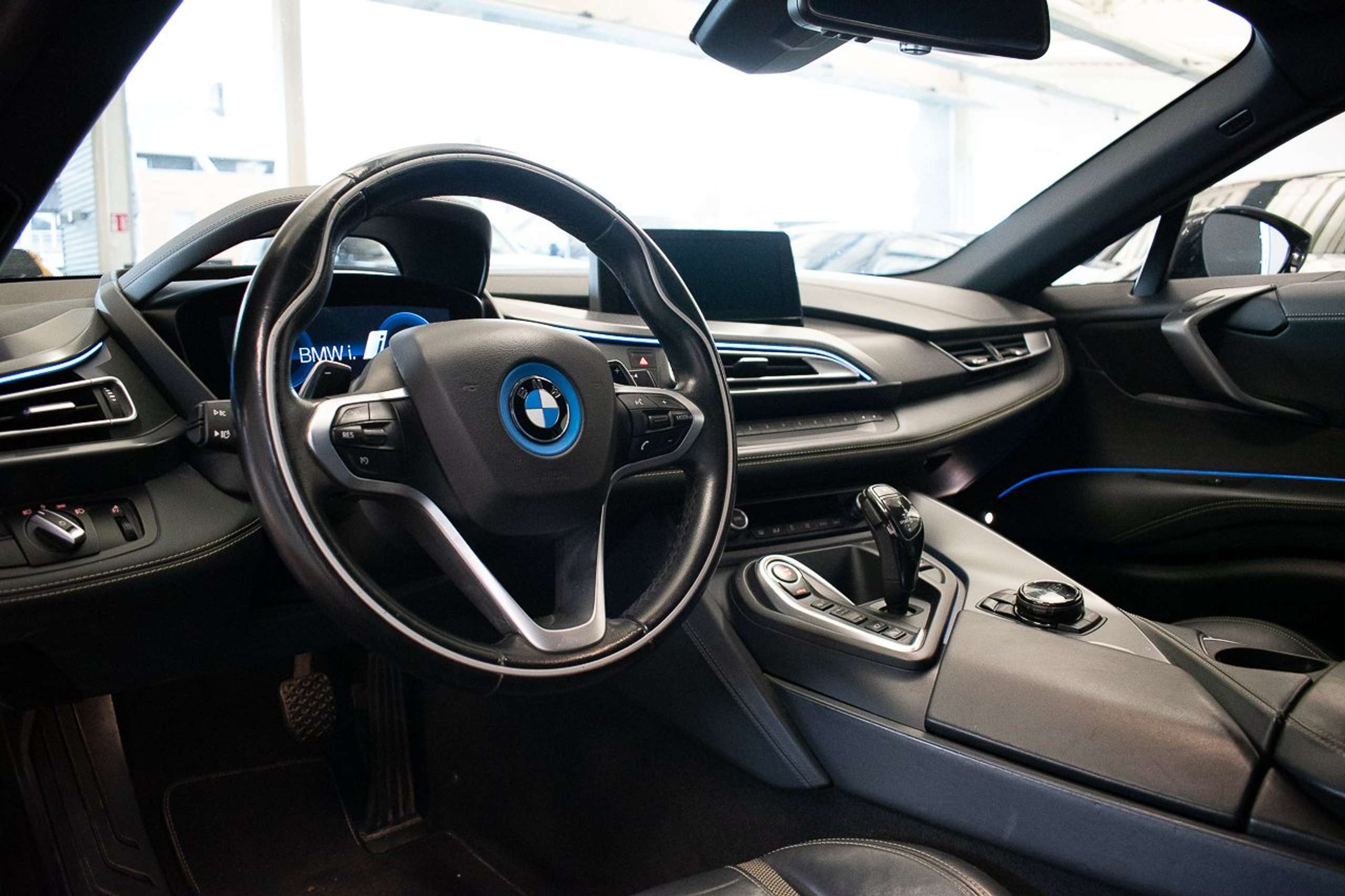 BMW - i8