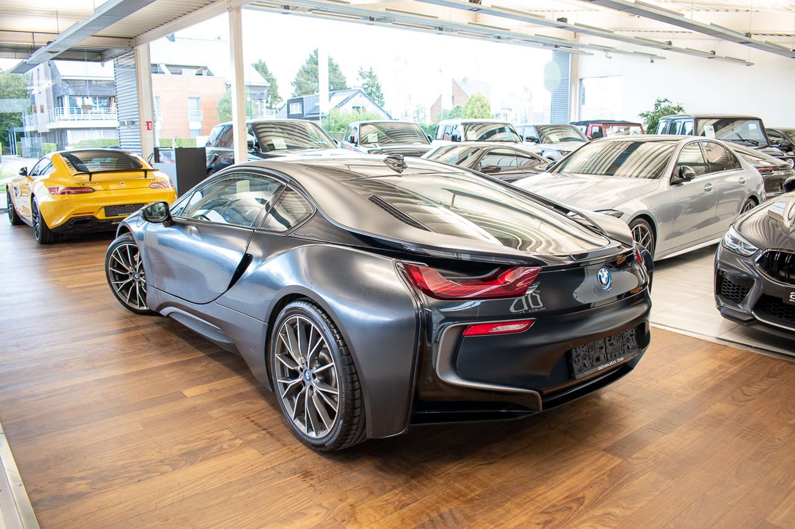 BMW - i8