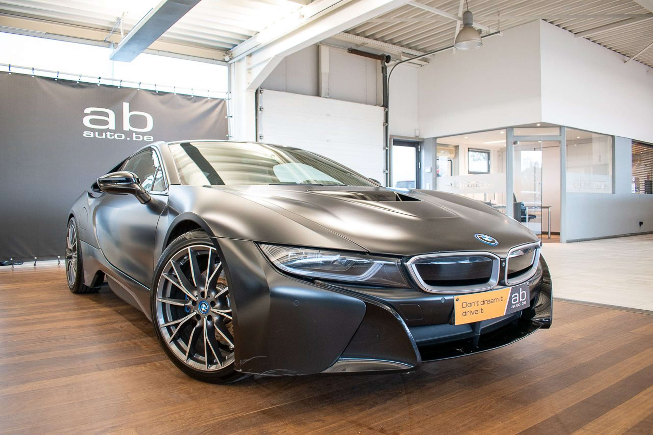 BMW - i8