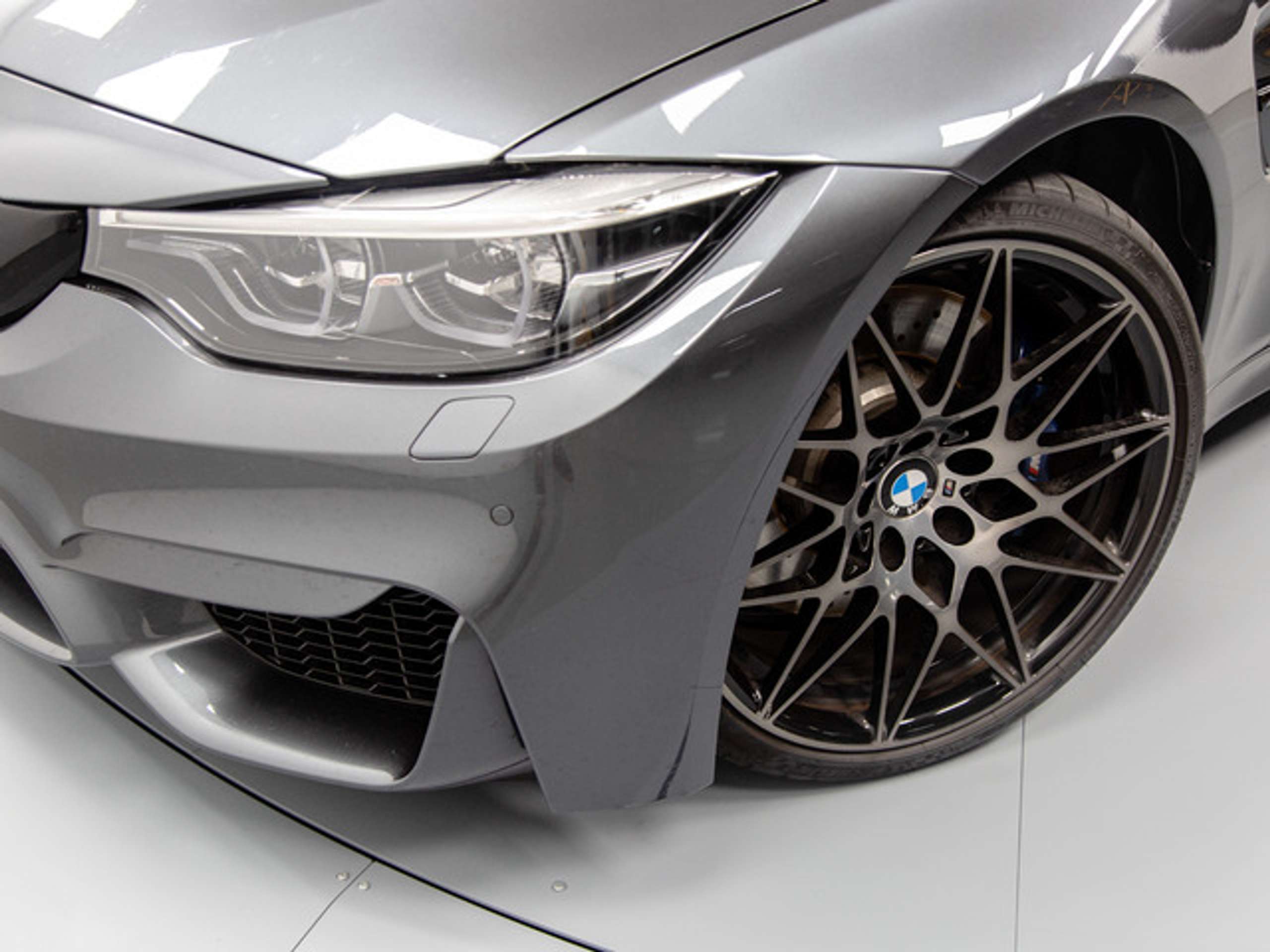 BMW - M4