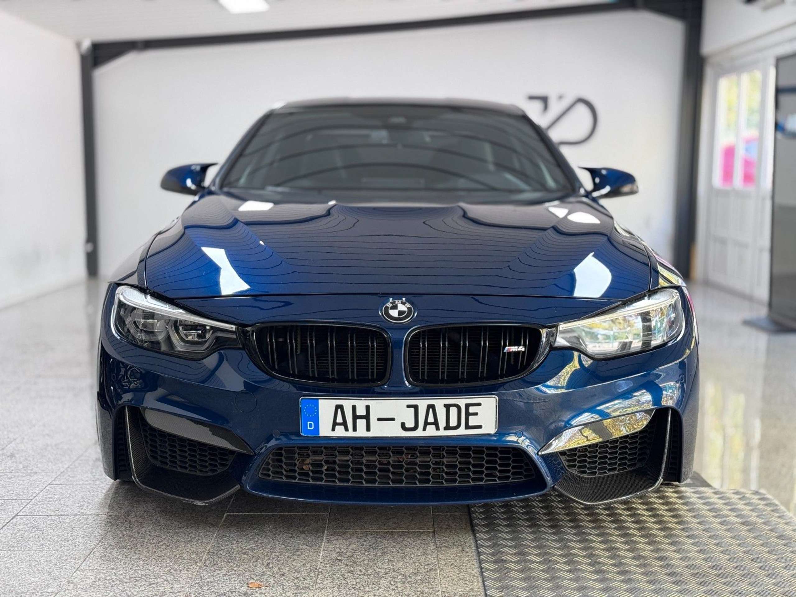 BMW - M4