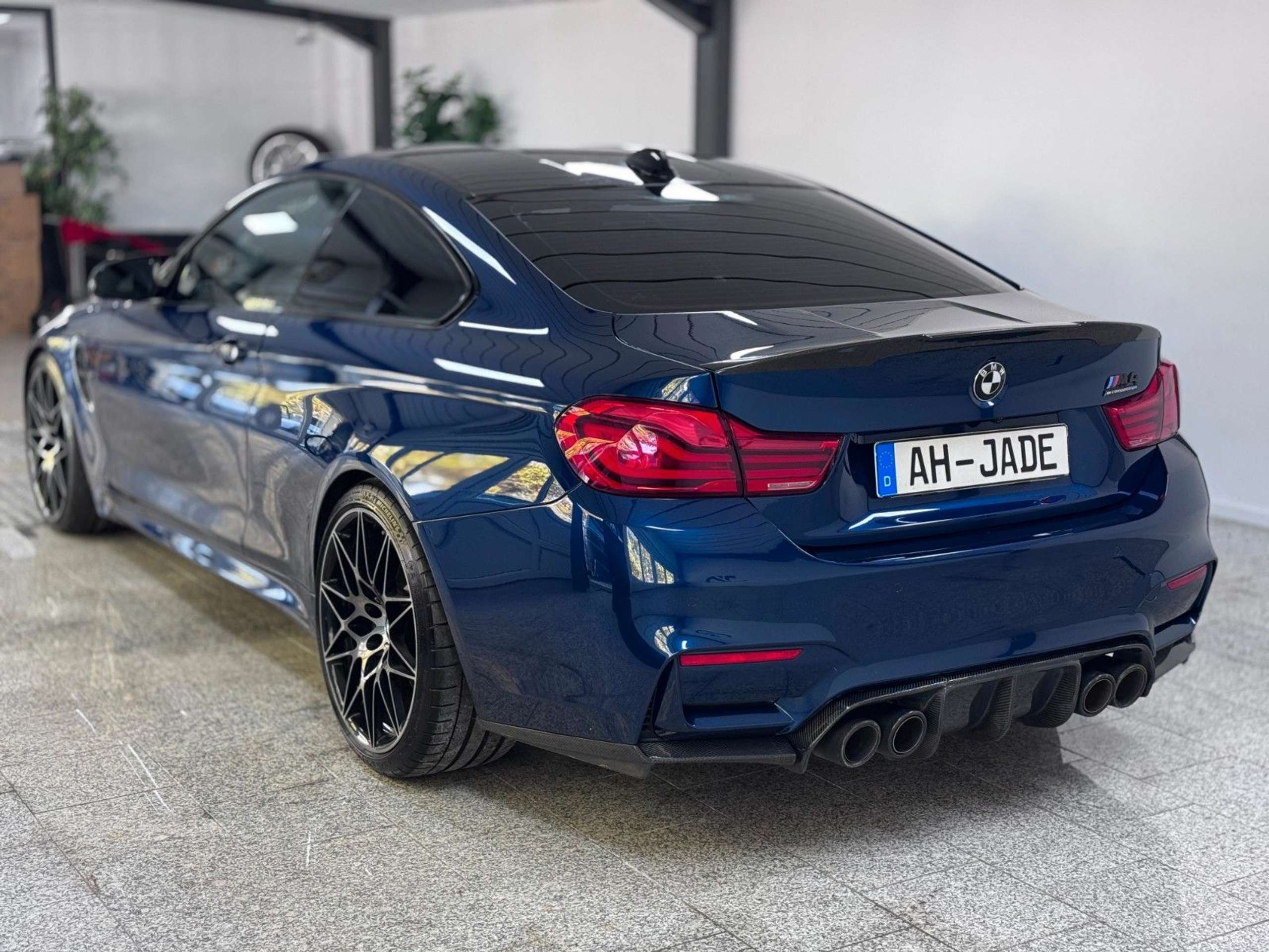 BMW - M4