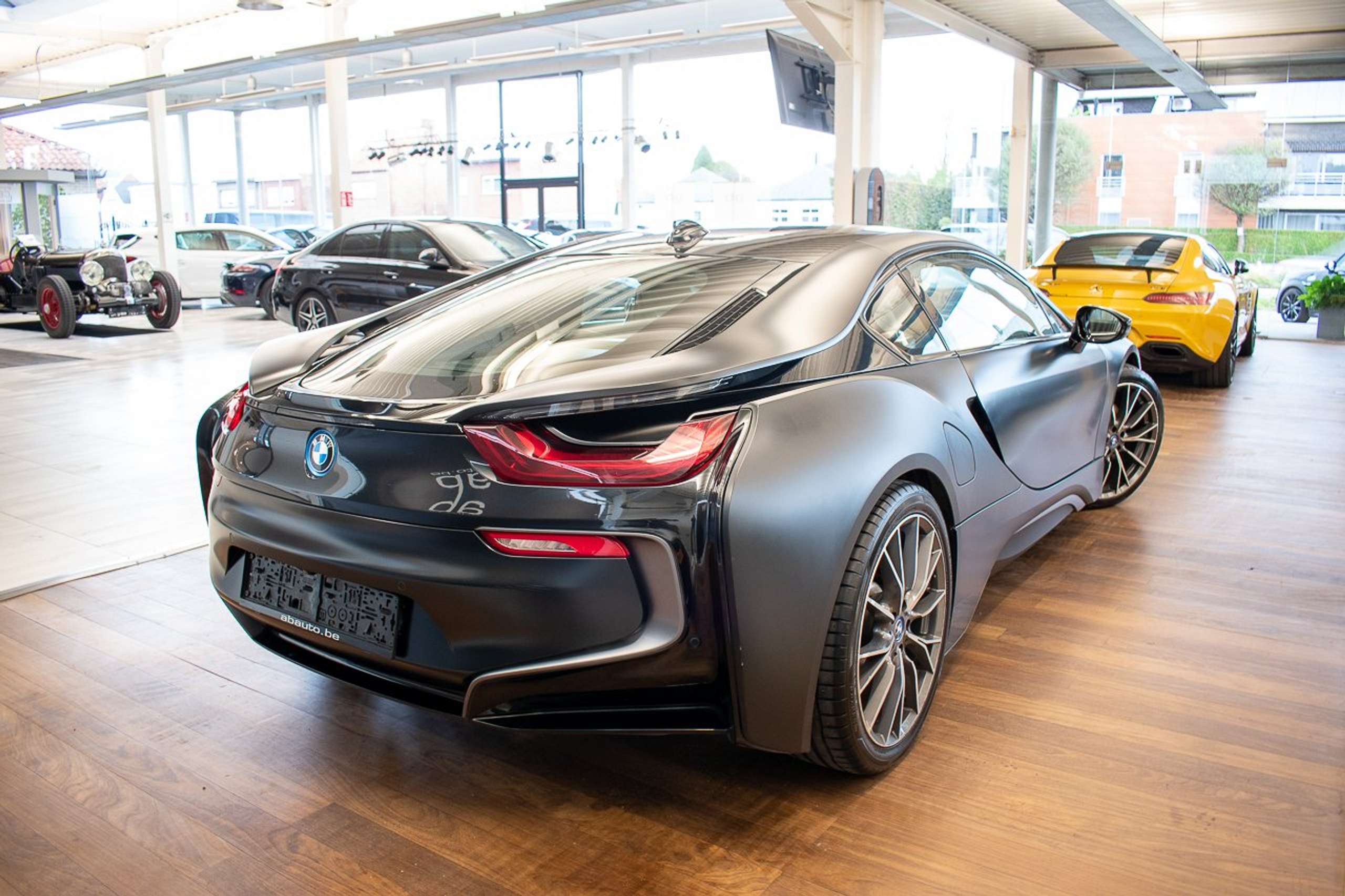 BMW - i8