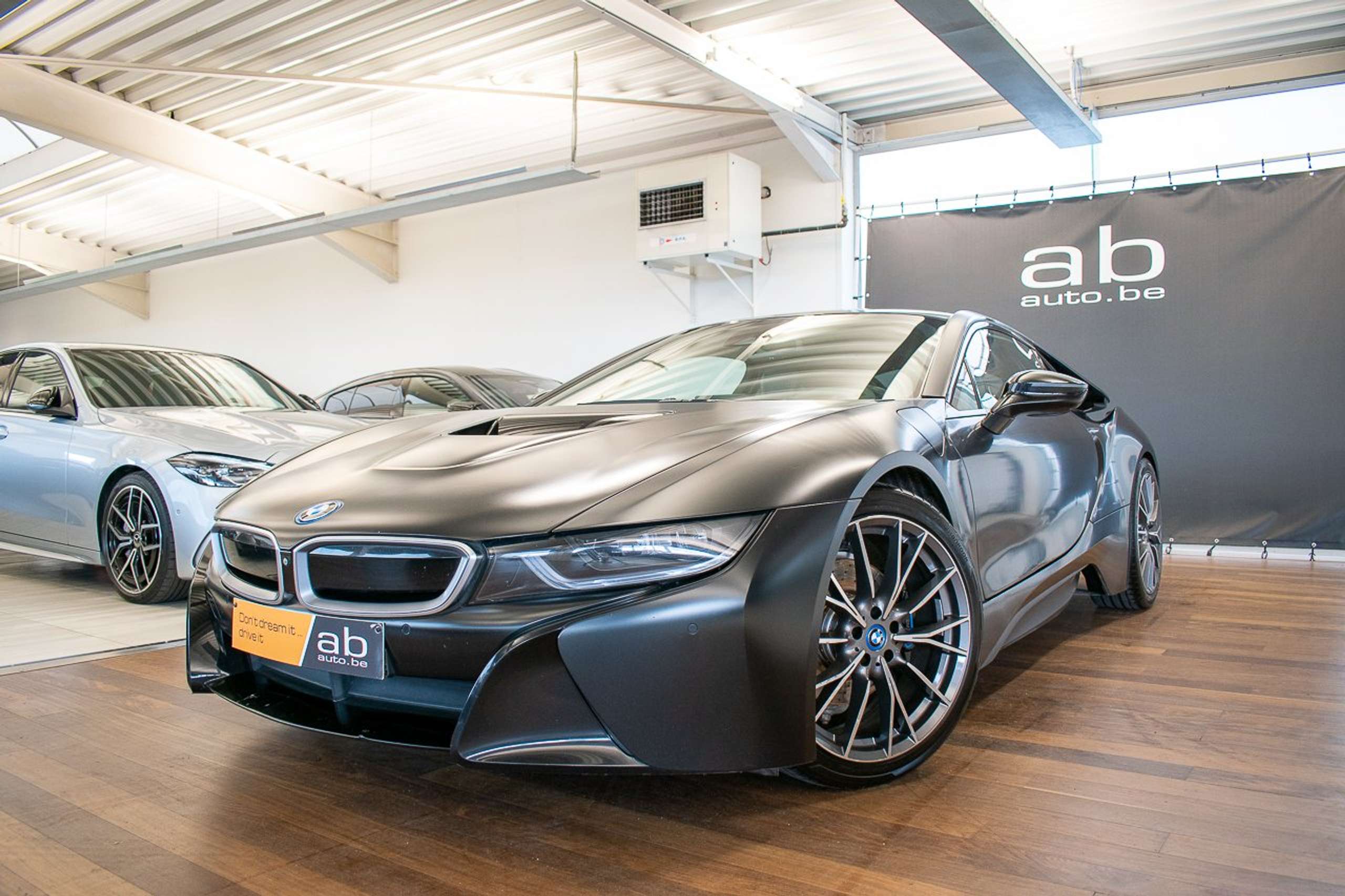 BMW - i8