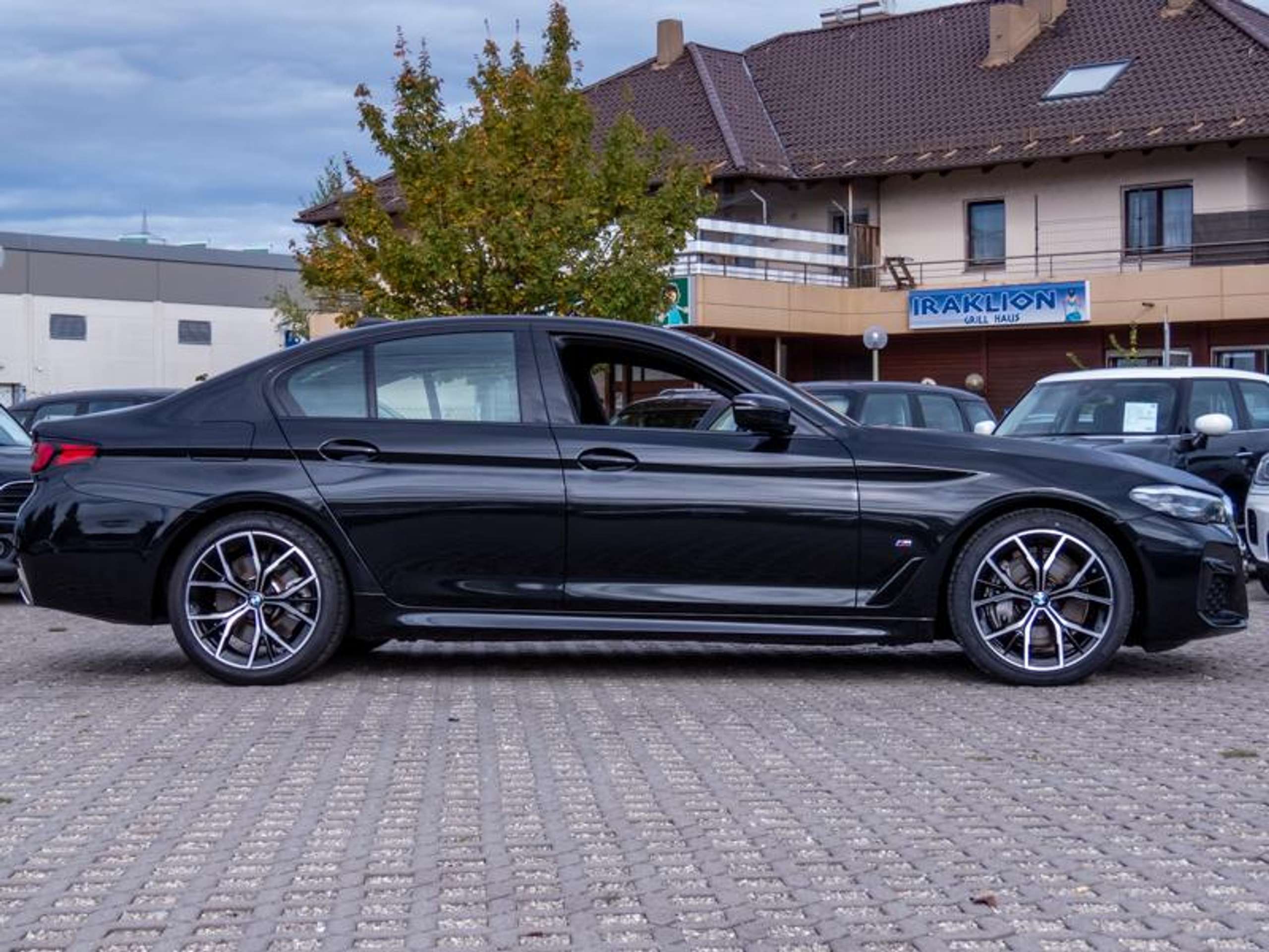 BMW - 530