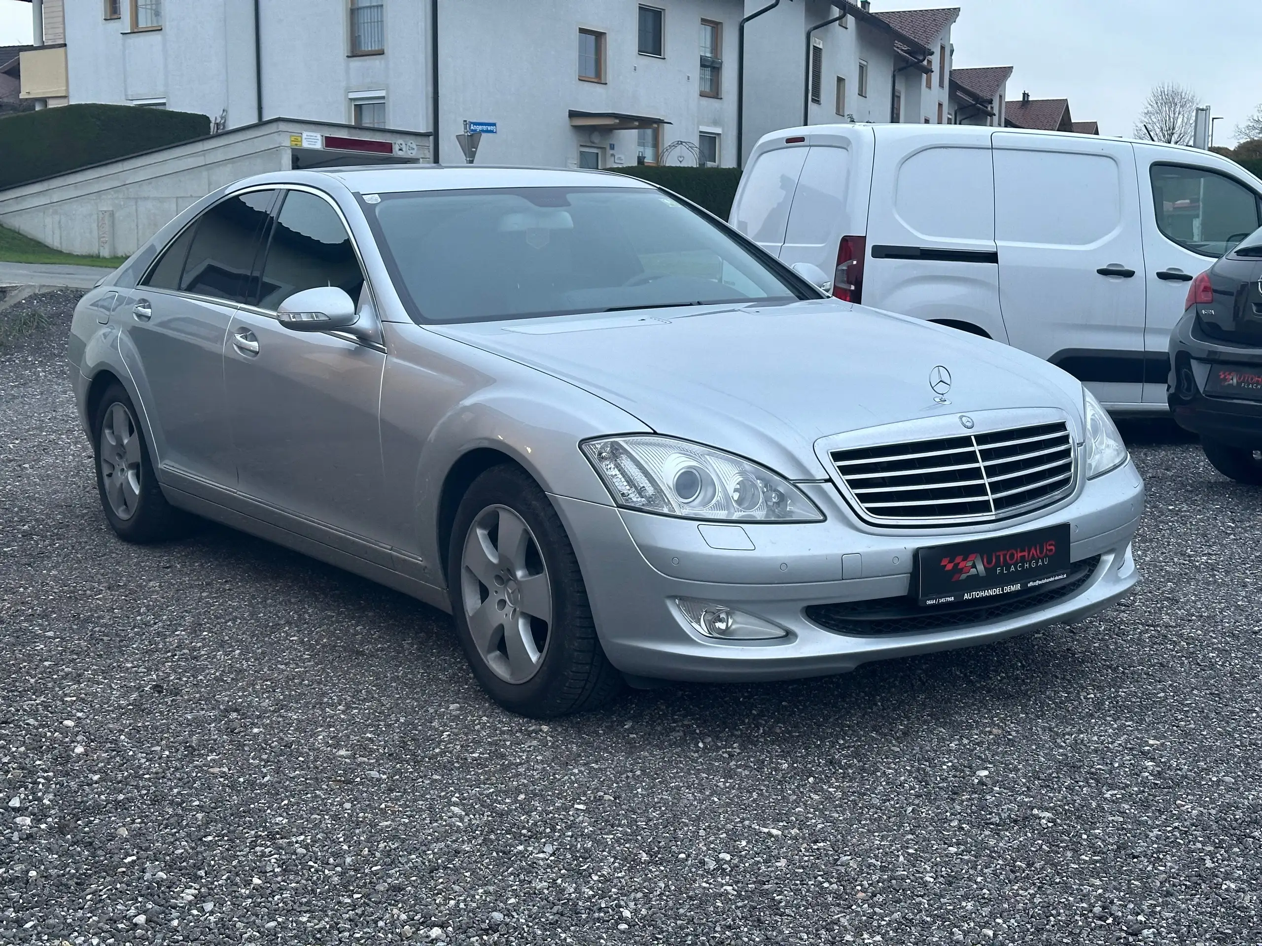 Mercedes-Benz - S 320