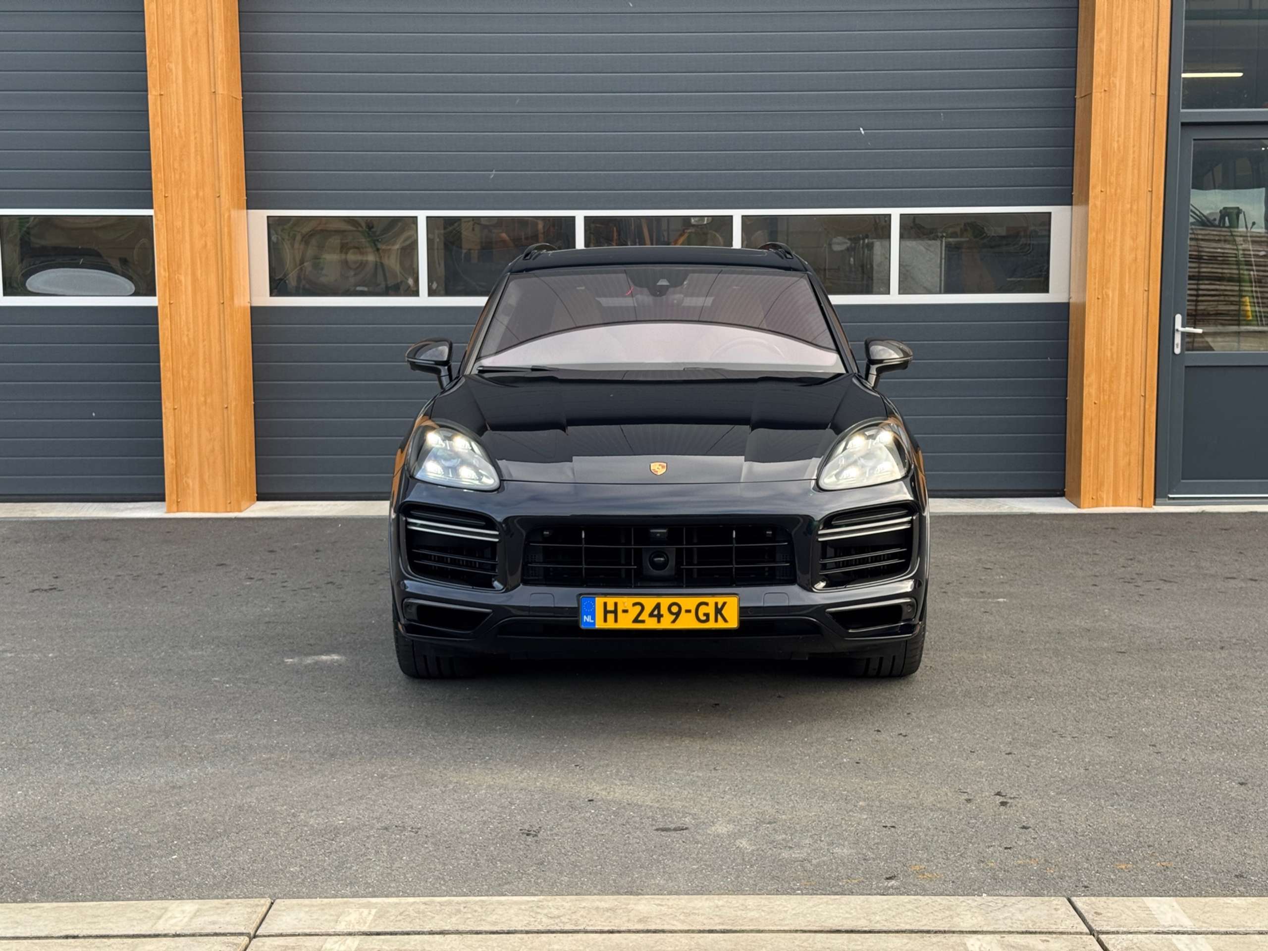 Porsche - Cayenne