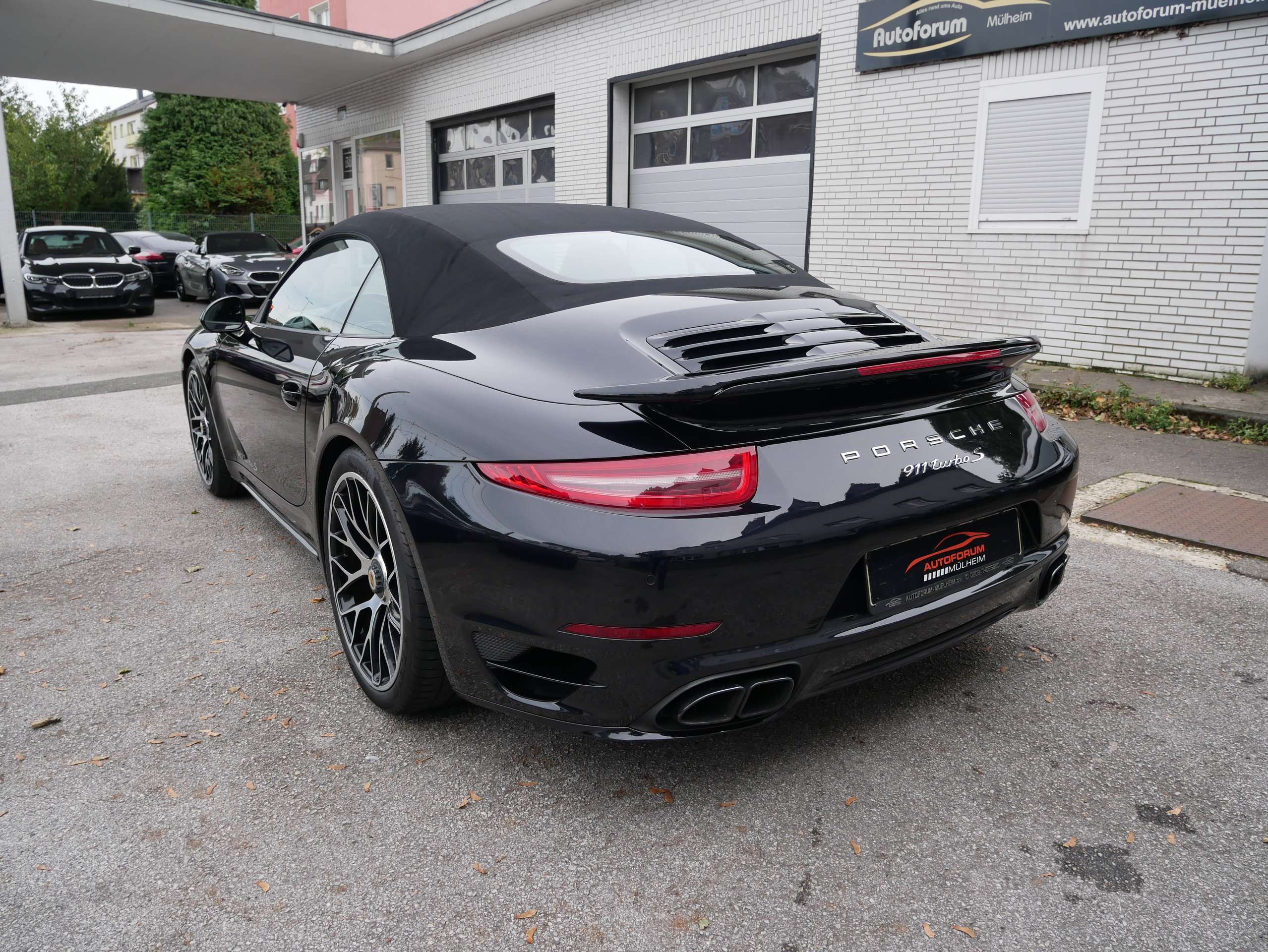 Porsche - 911