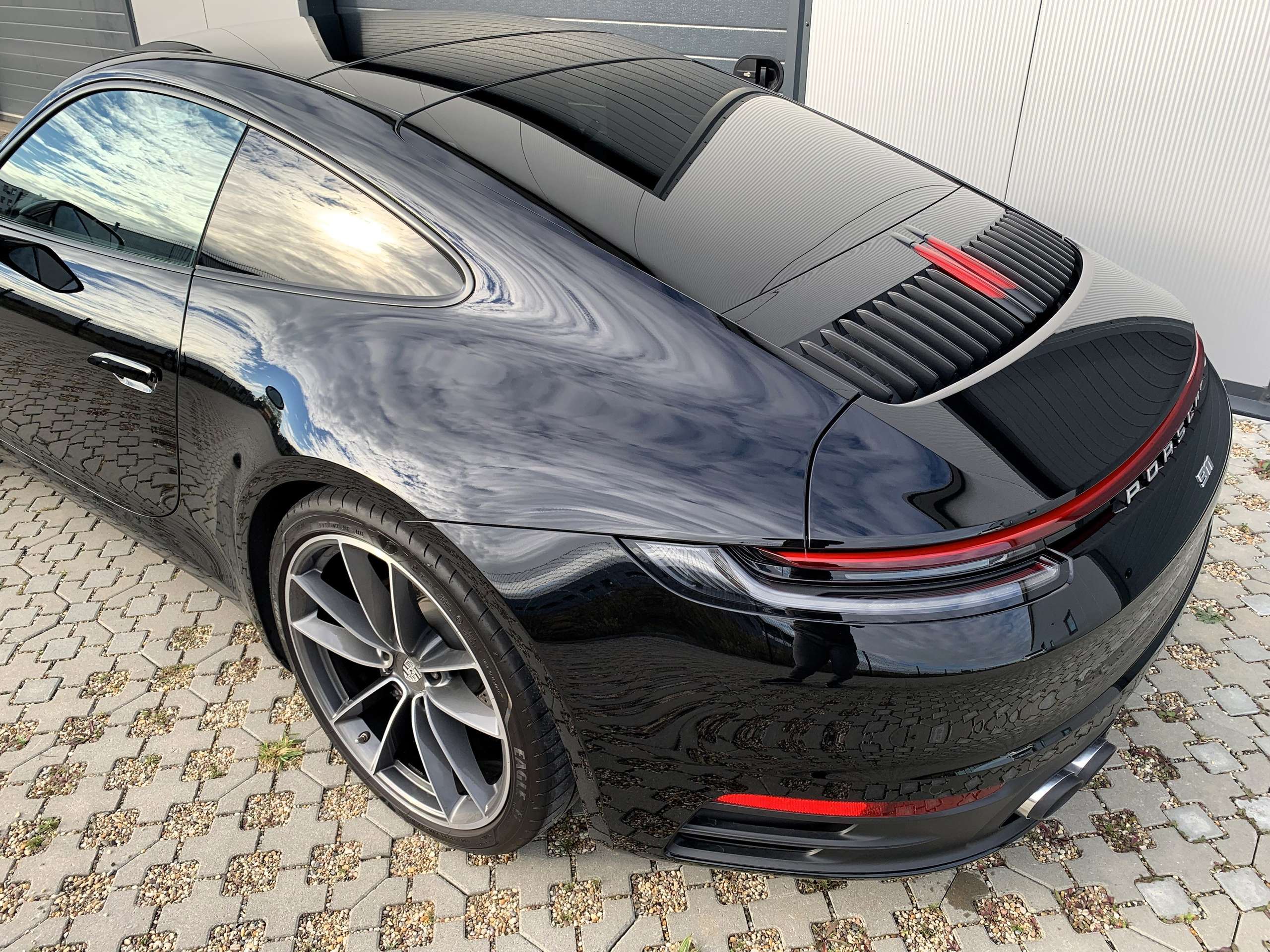 Porsche - 911