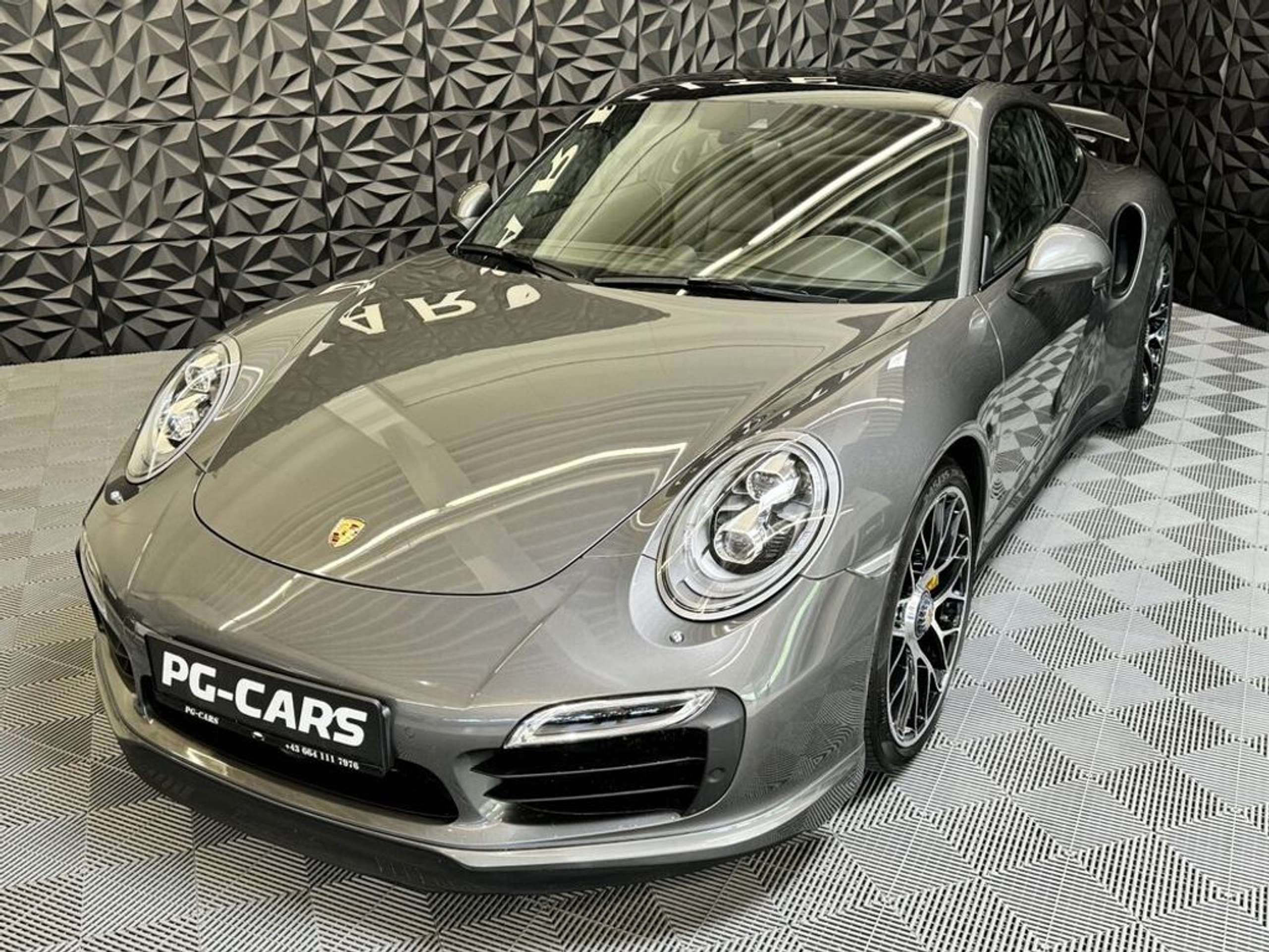 Porsche - 911