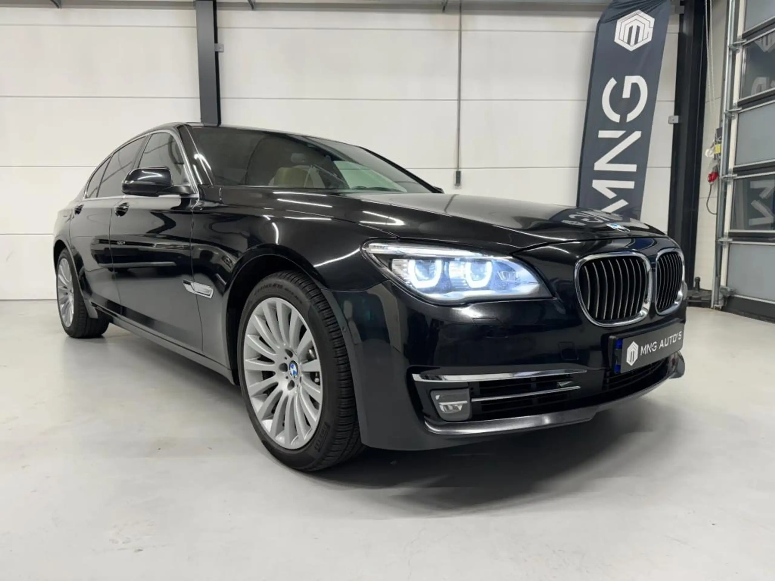 BMW - 740