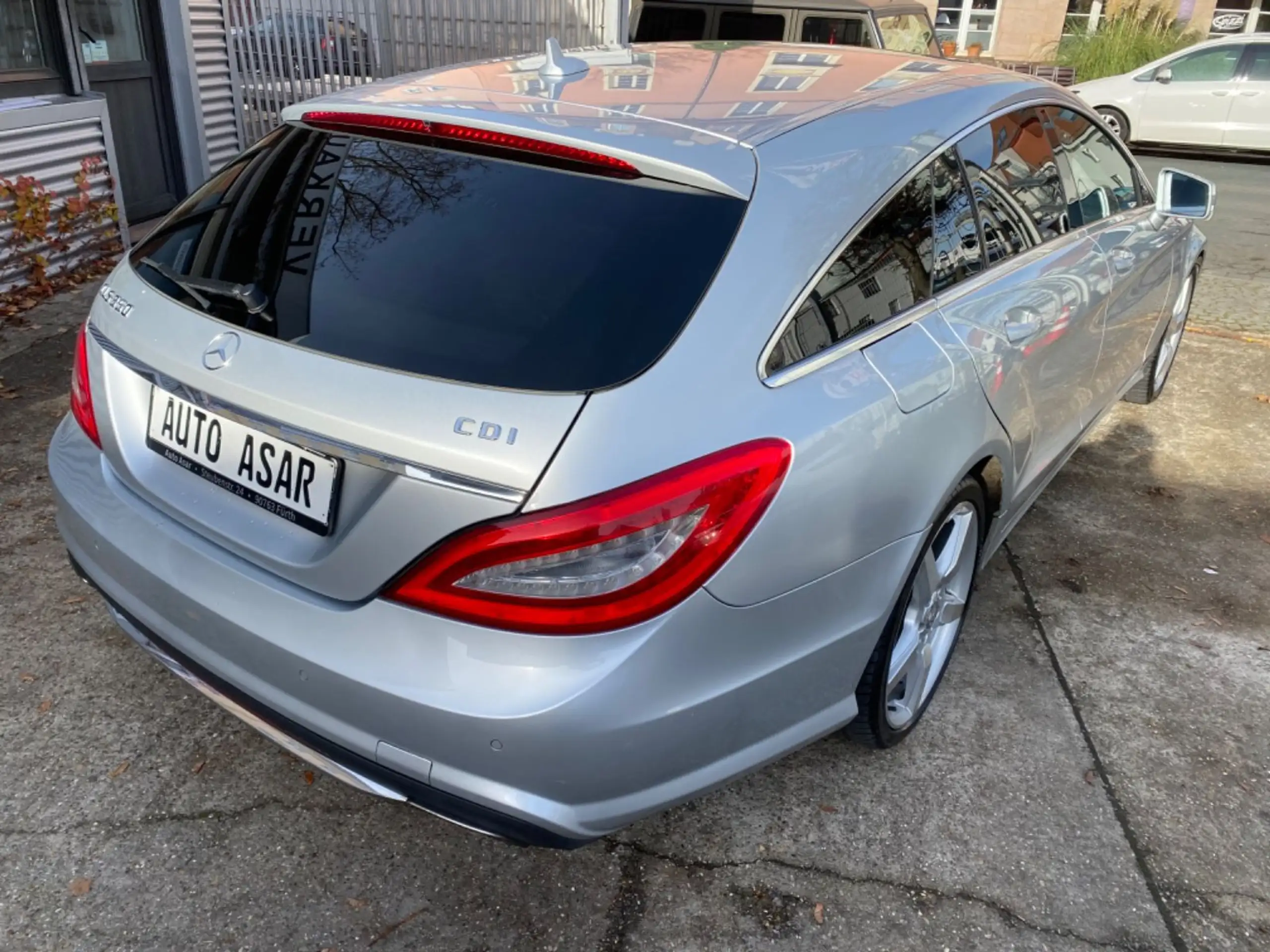 Mercedes-Benz - CLS