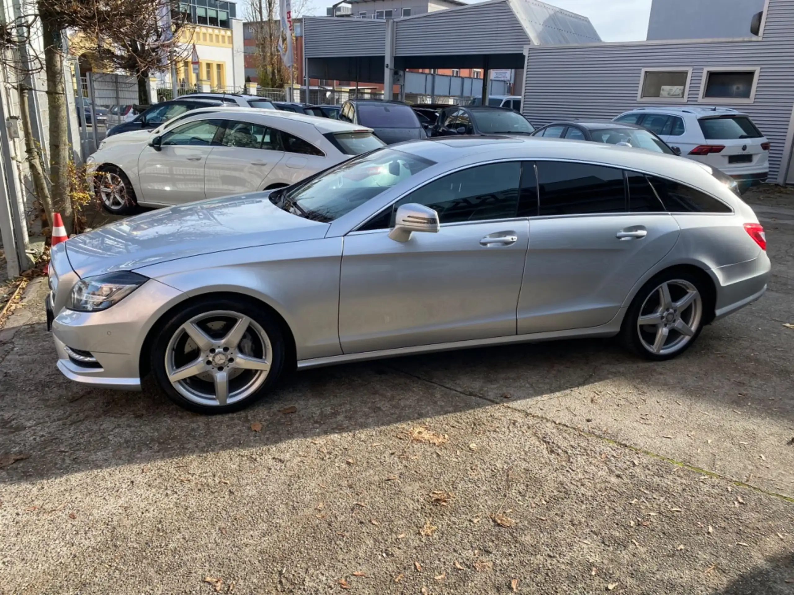 Mercedes-Benz - CLS