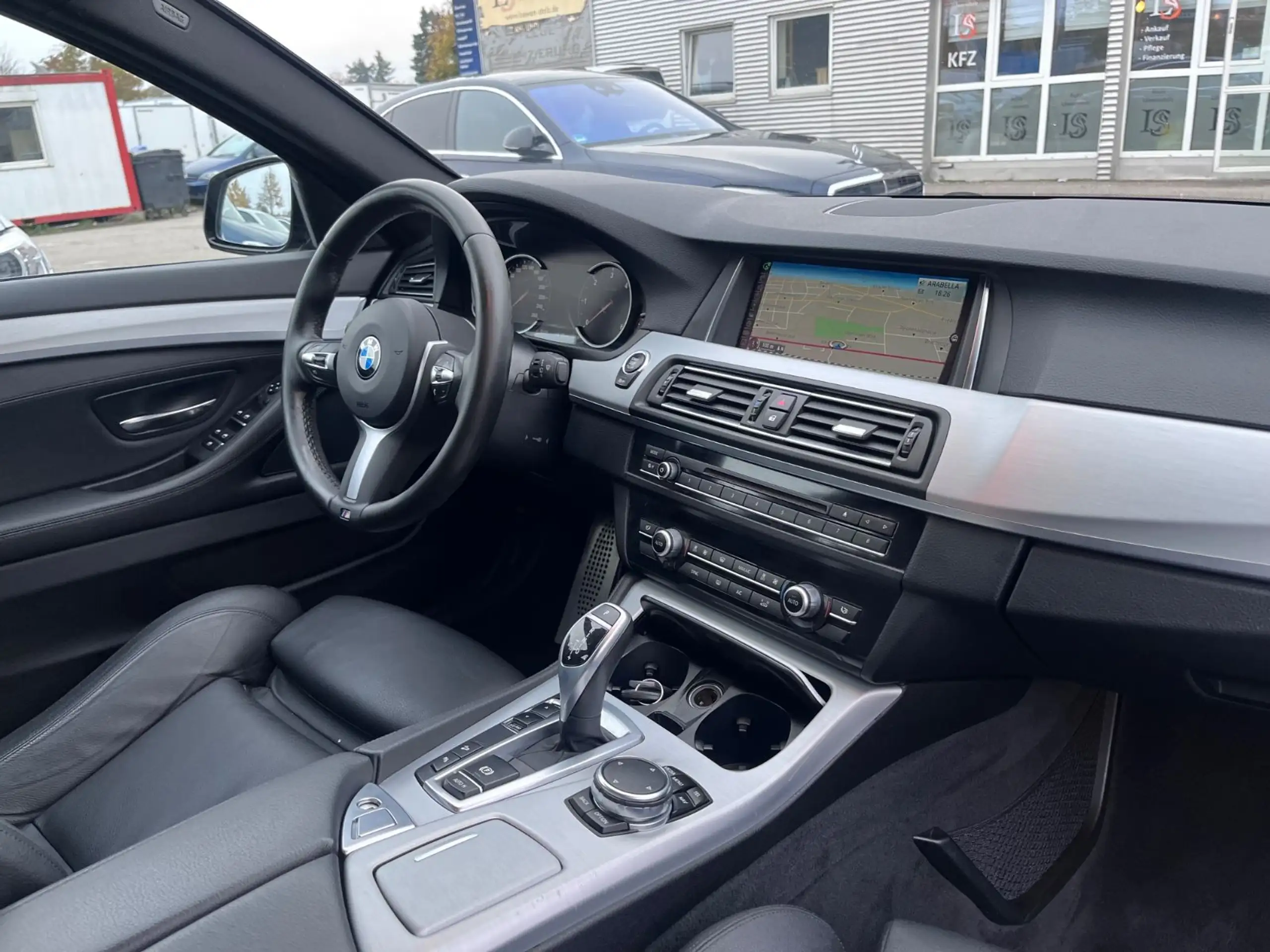 BMW - 525