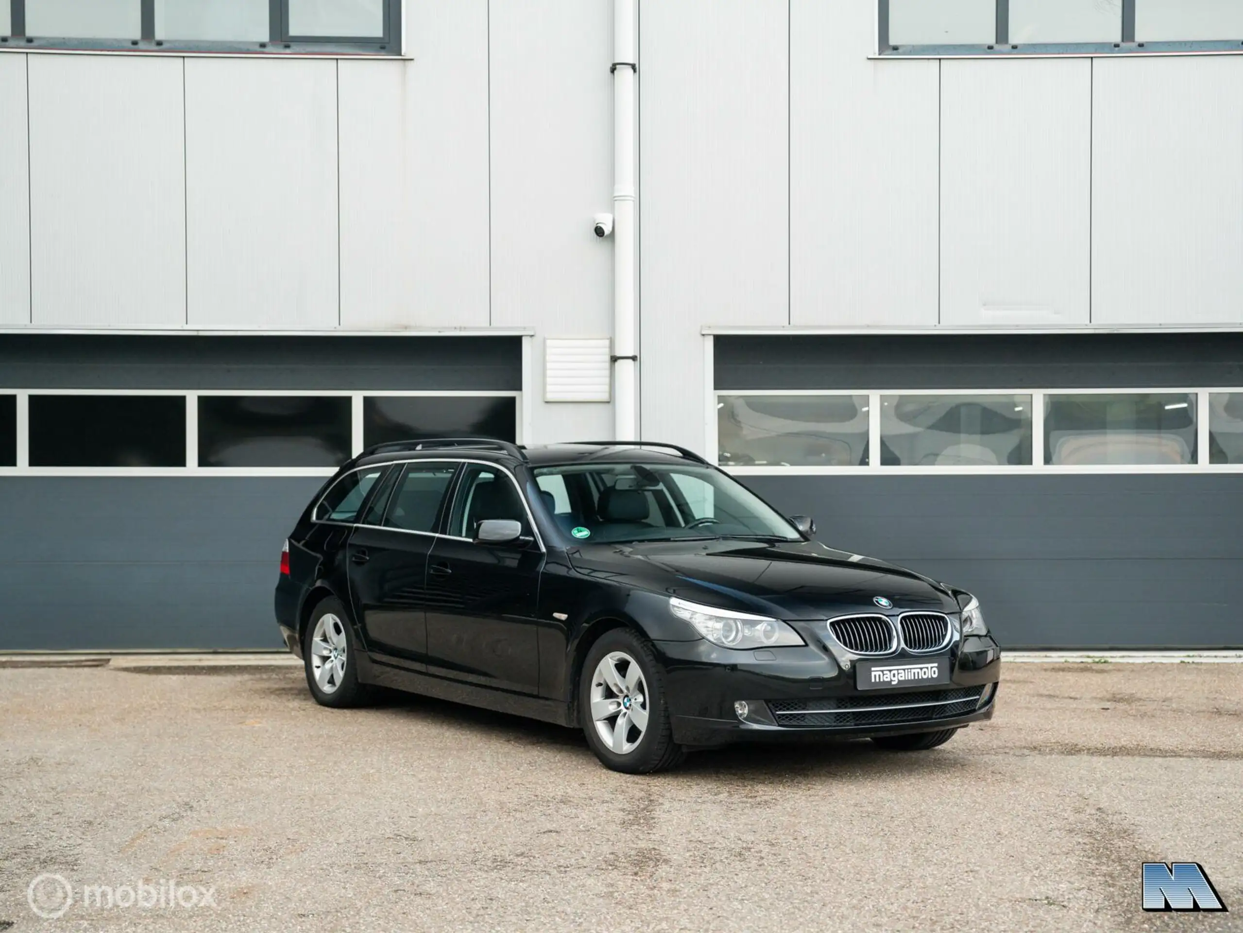 BMW - 525