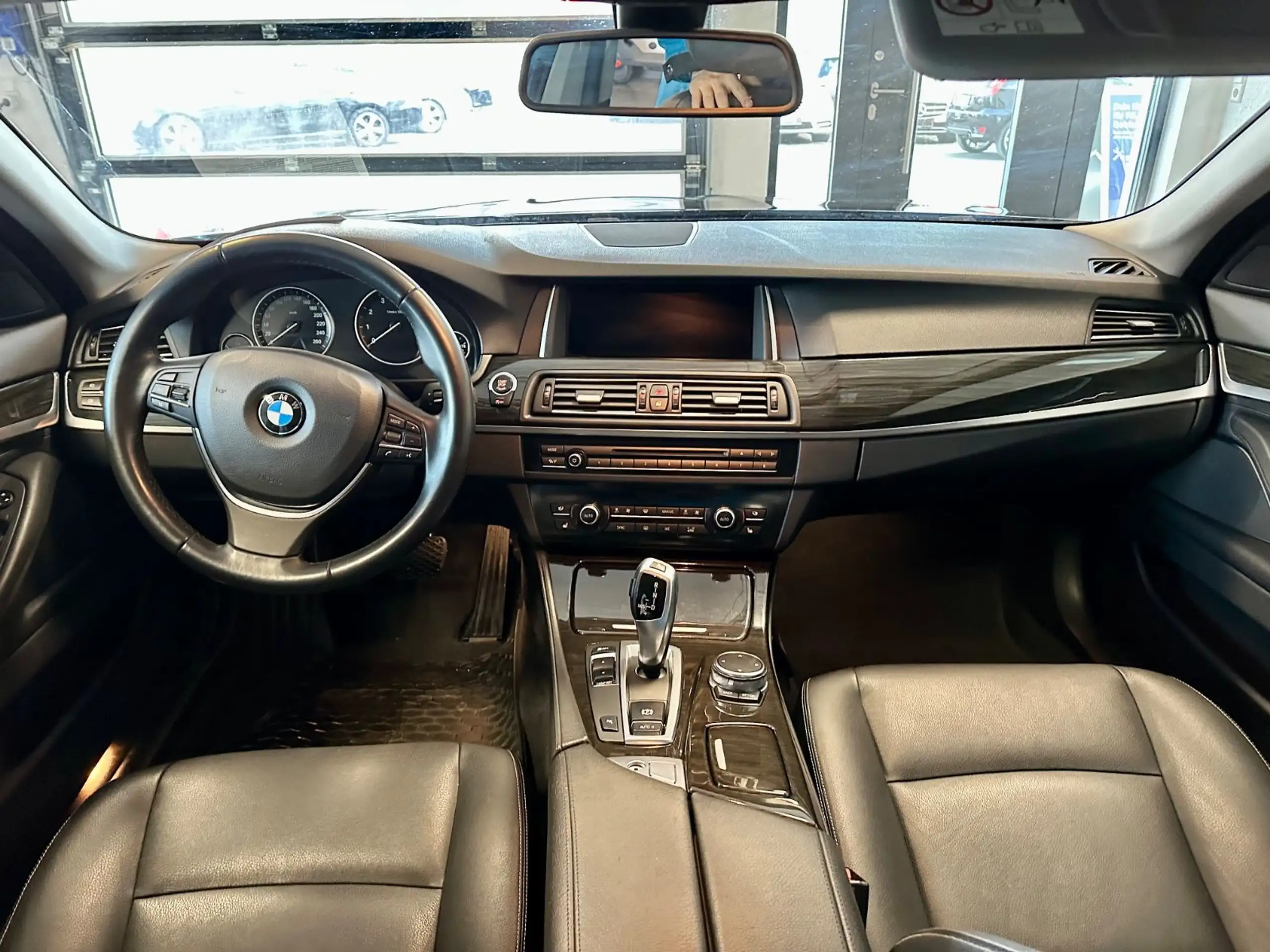 BMW - 528