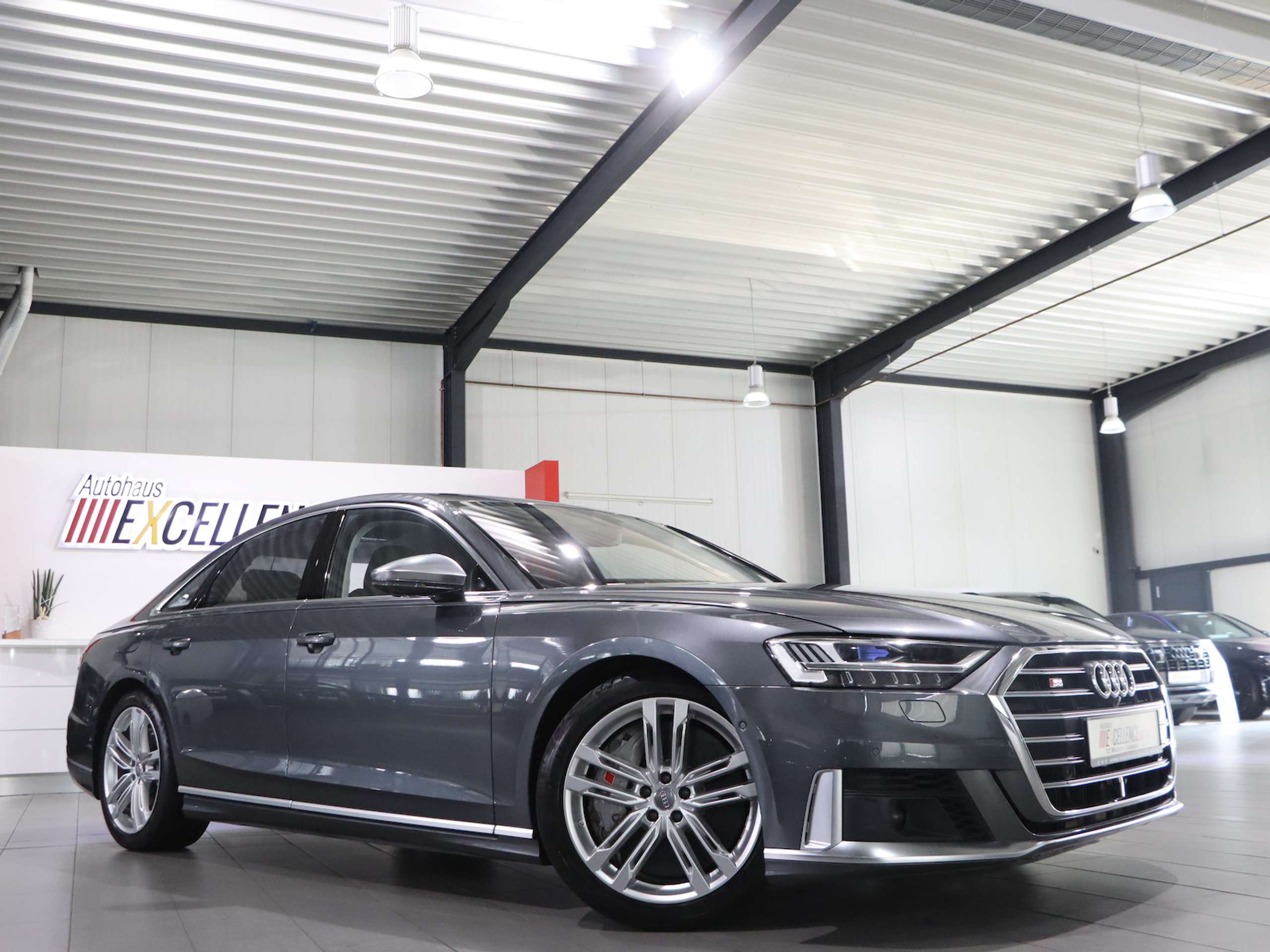 Audi - S8