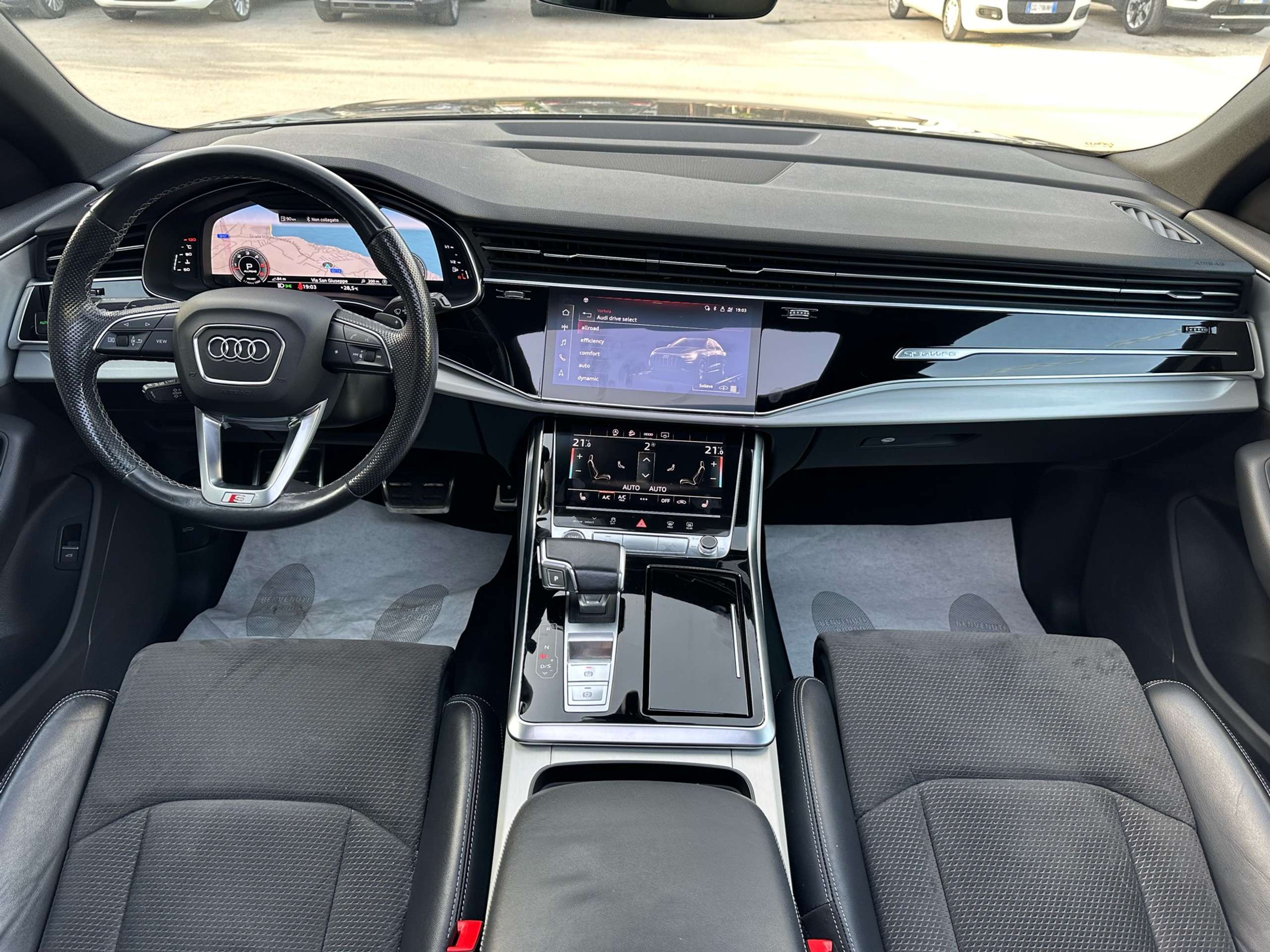 Audi - Q8