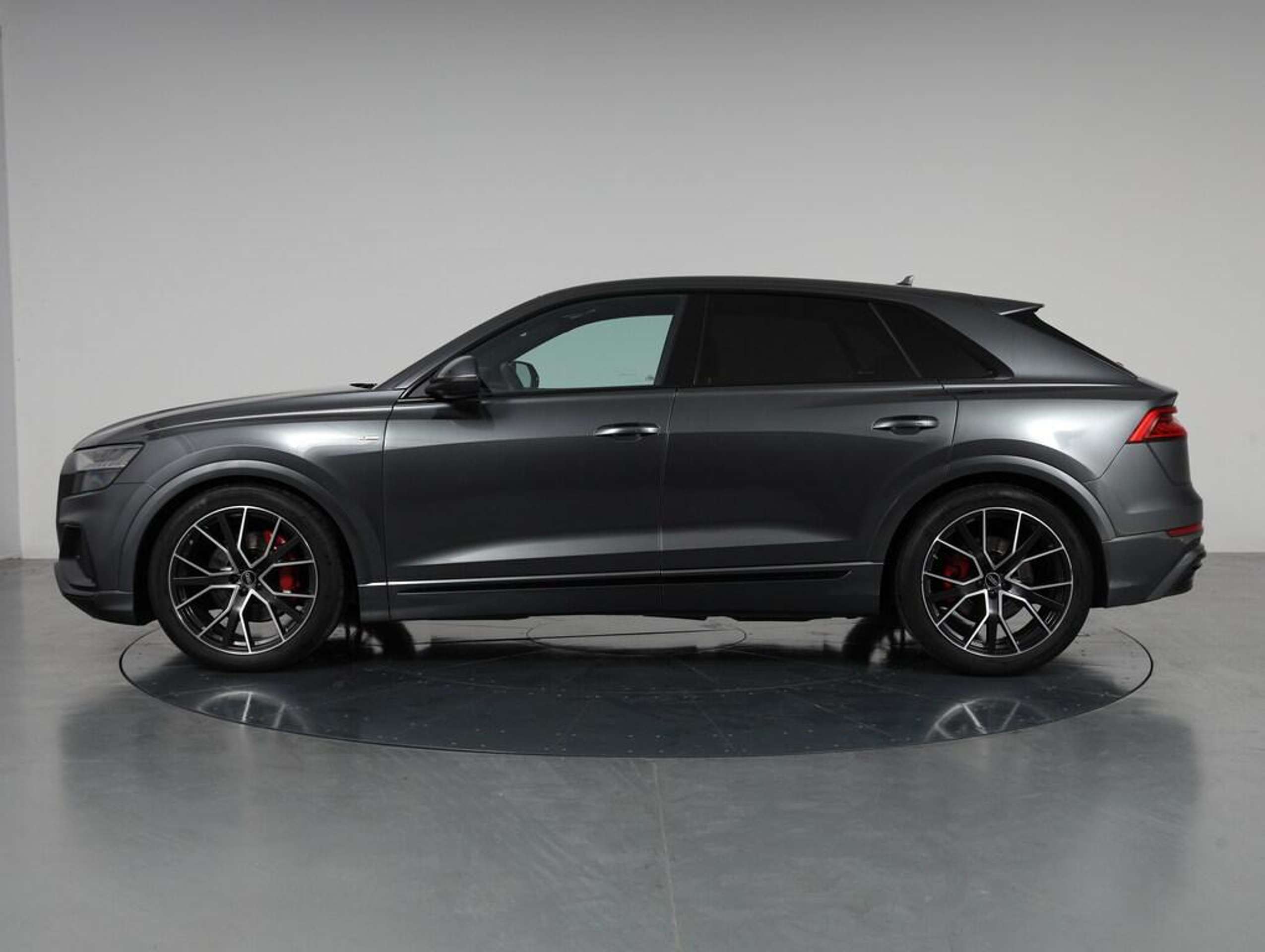 Audi - Q8