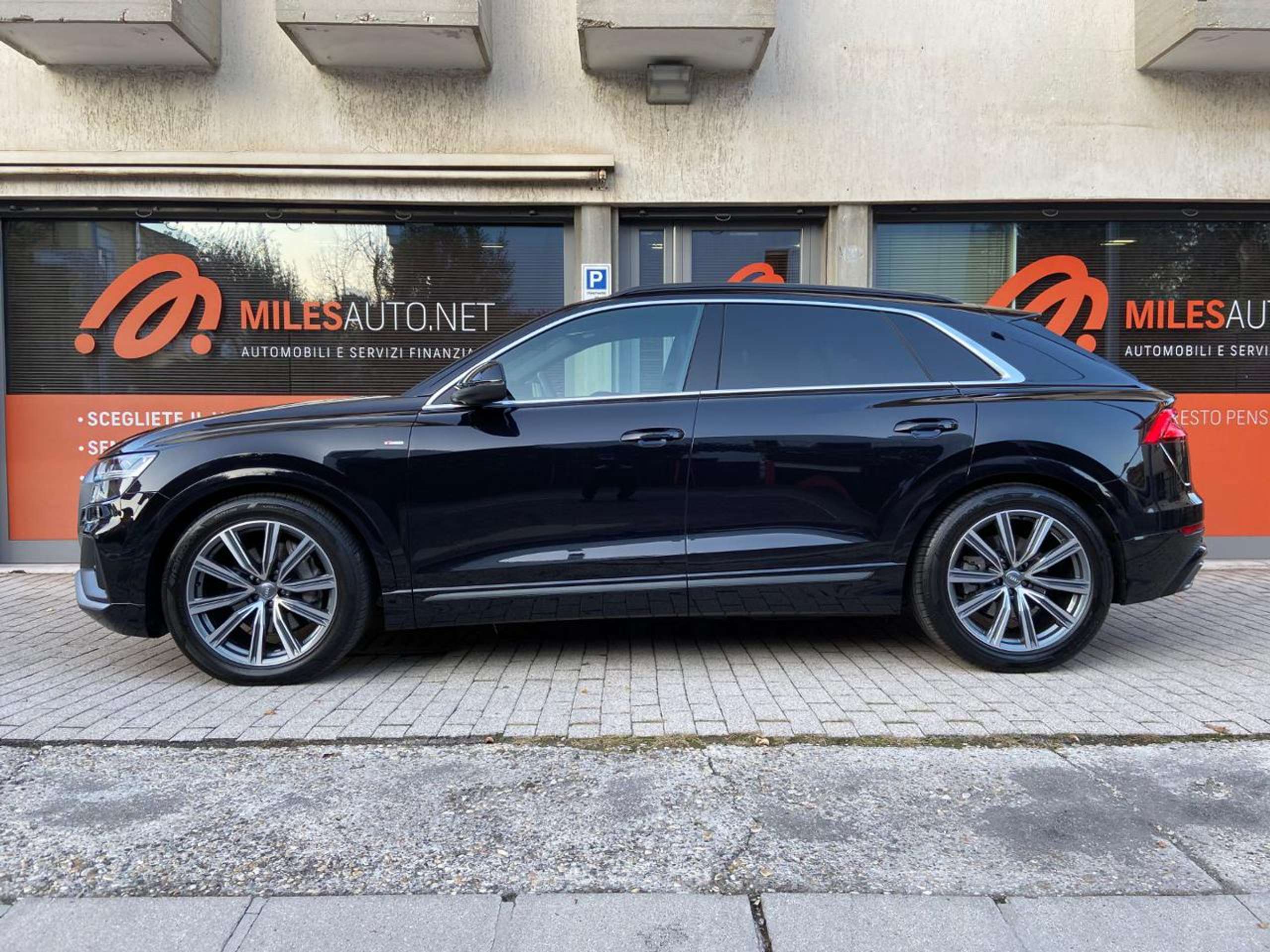 Audi - Q8