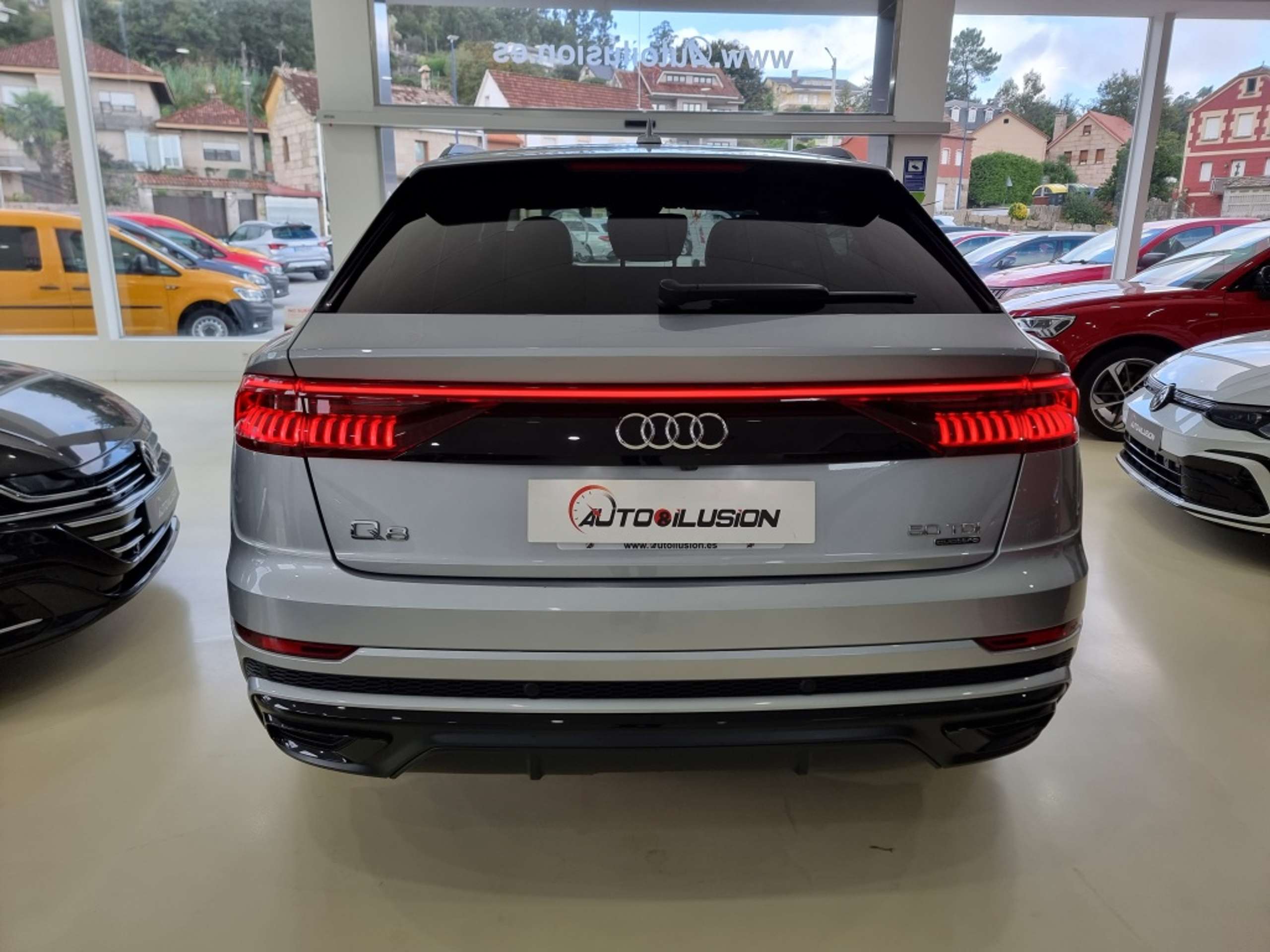 Audi - Q8