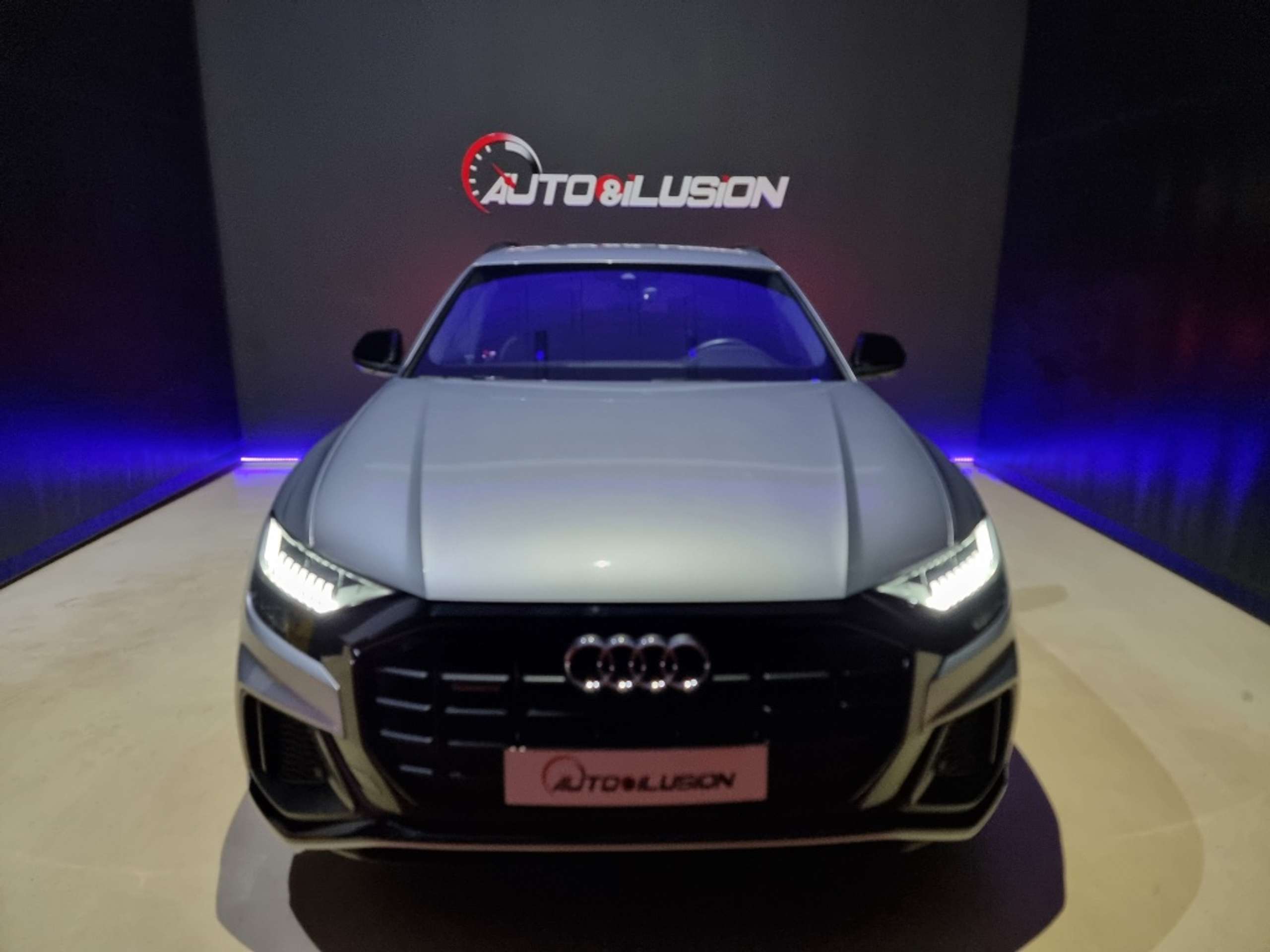 Audi - Q8