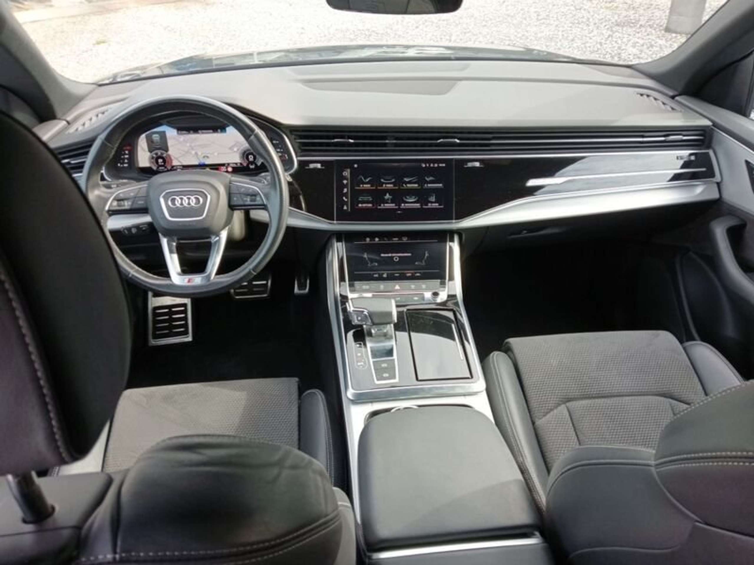 Audi - Q8