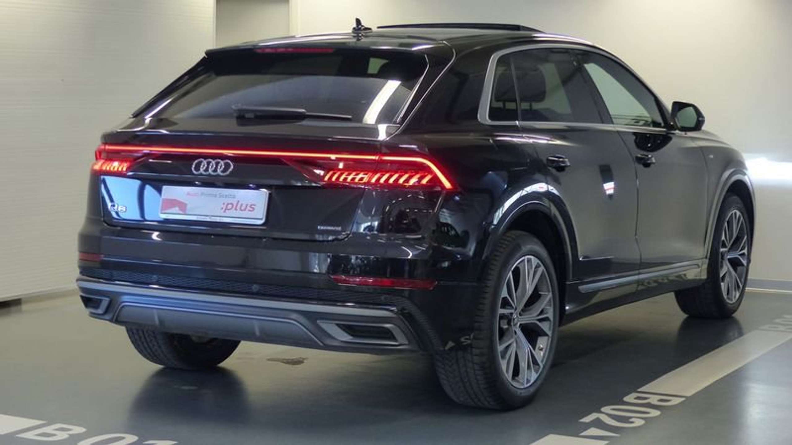 Audi - Q8