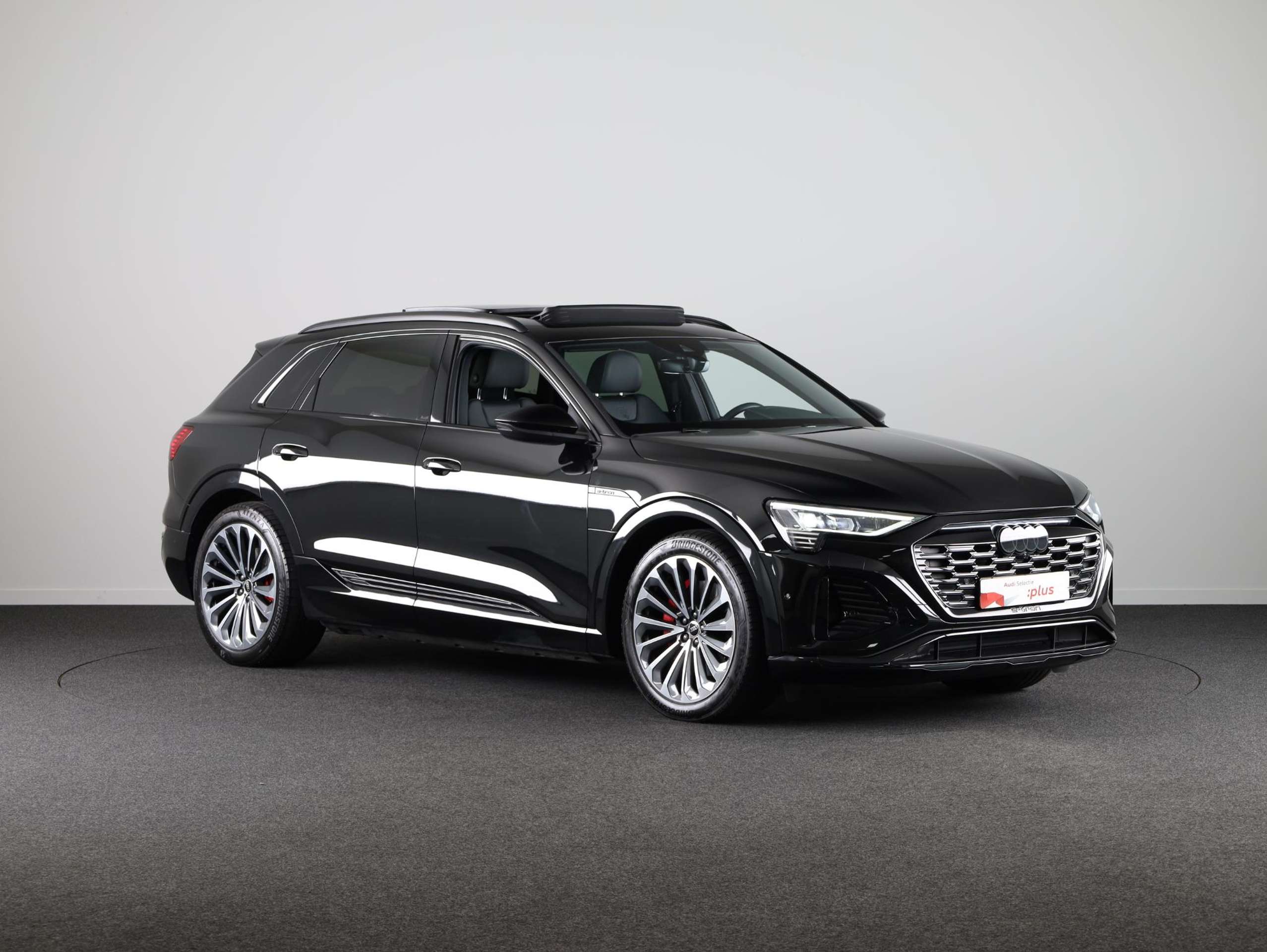 Audi - Q8 e-tron