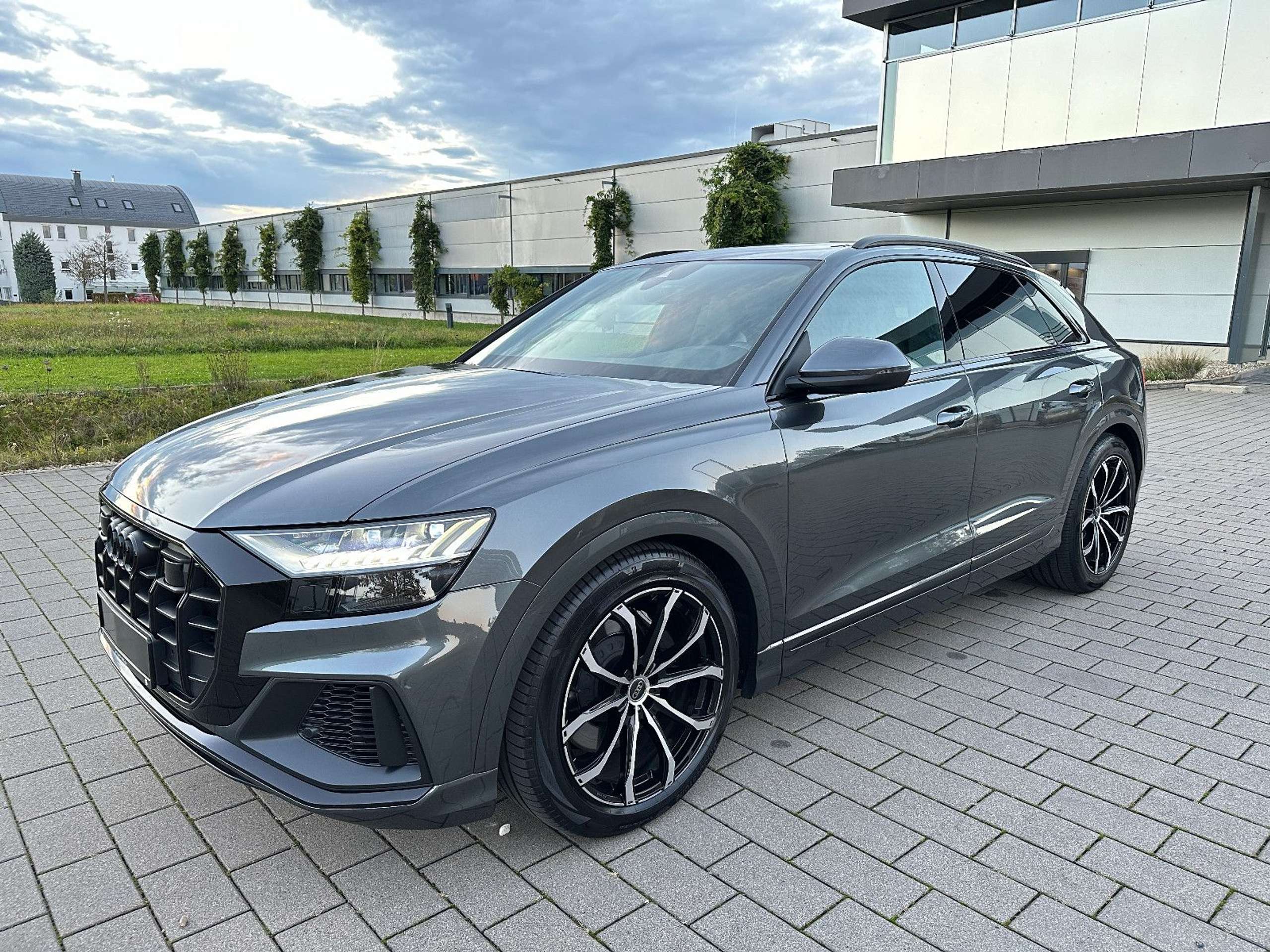 Audi - SQ8