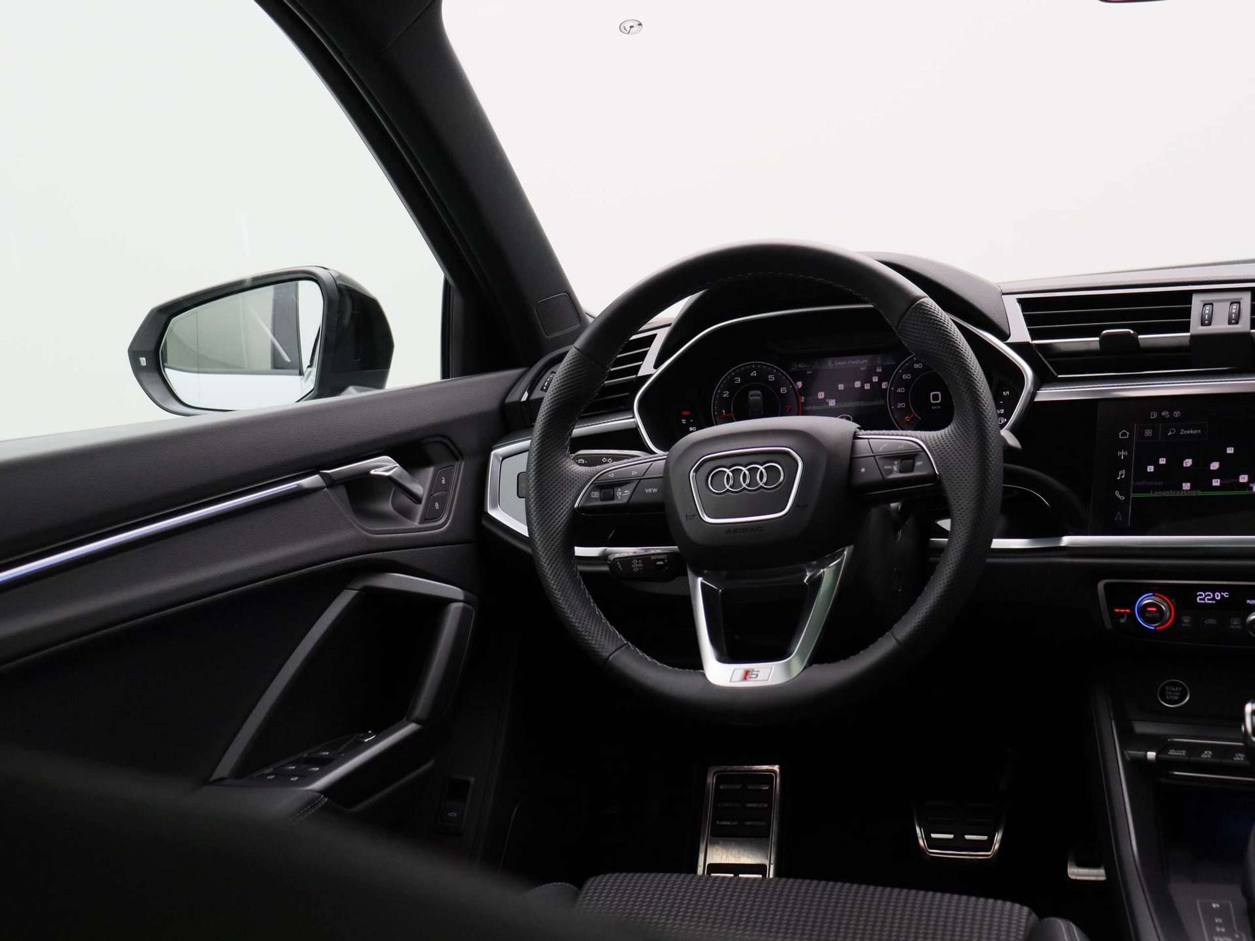 Audi - Q3