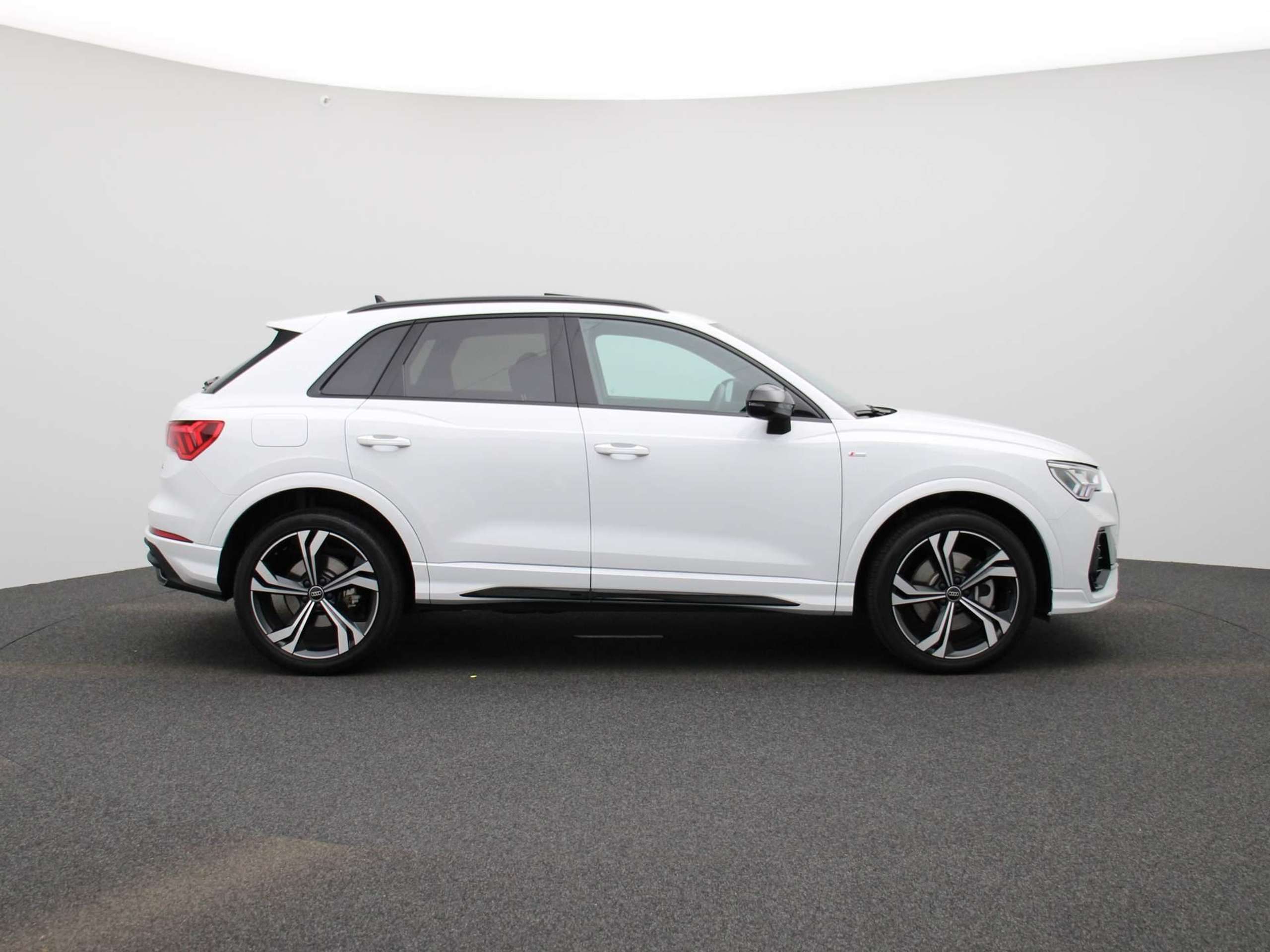 Audi - Q3