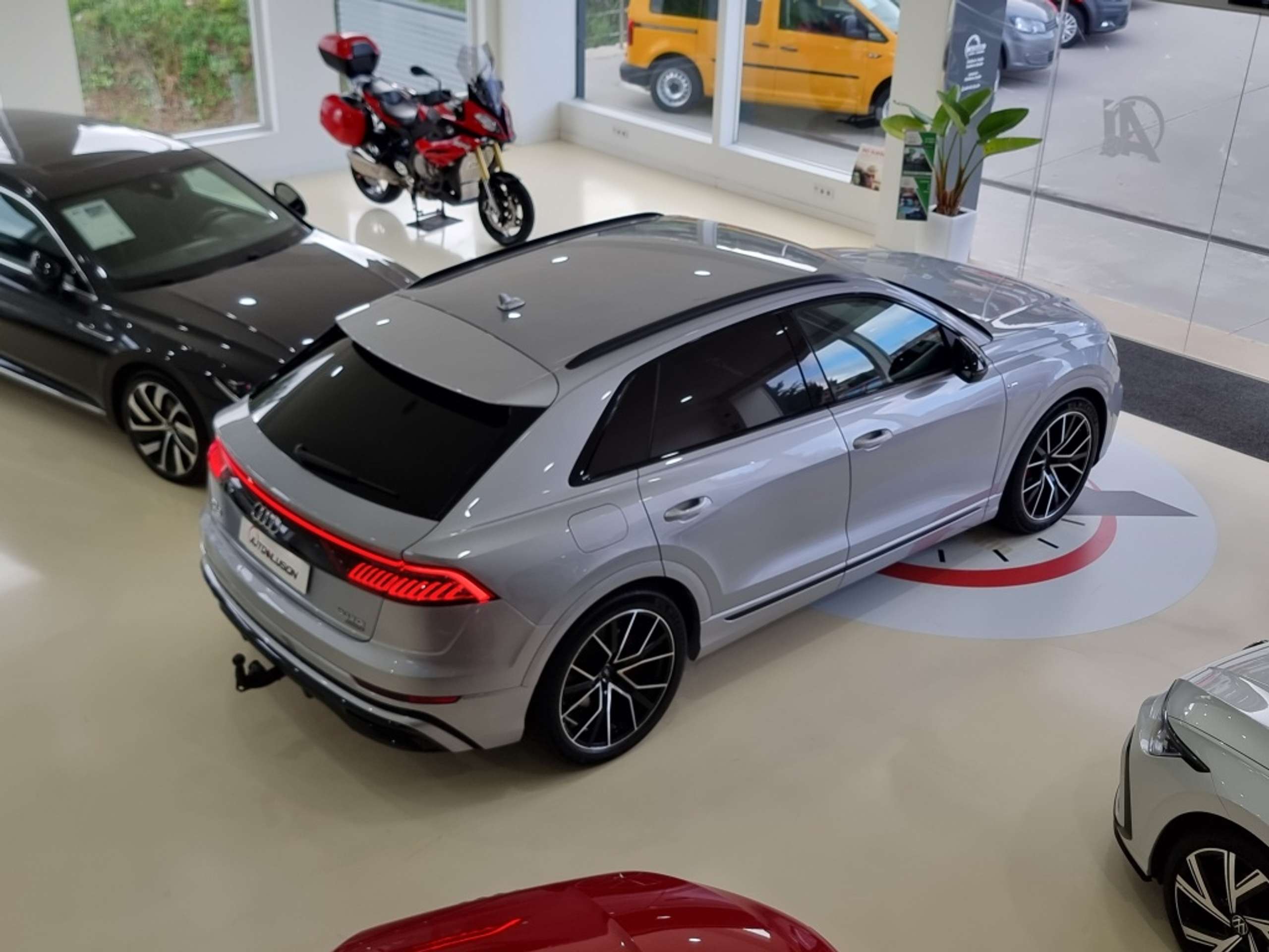 Audi - Q8