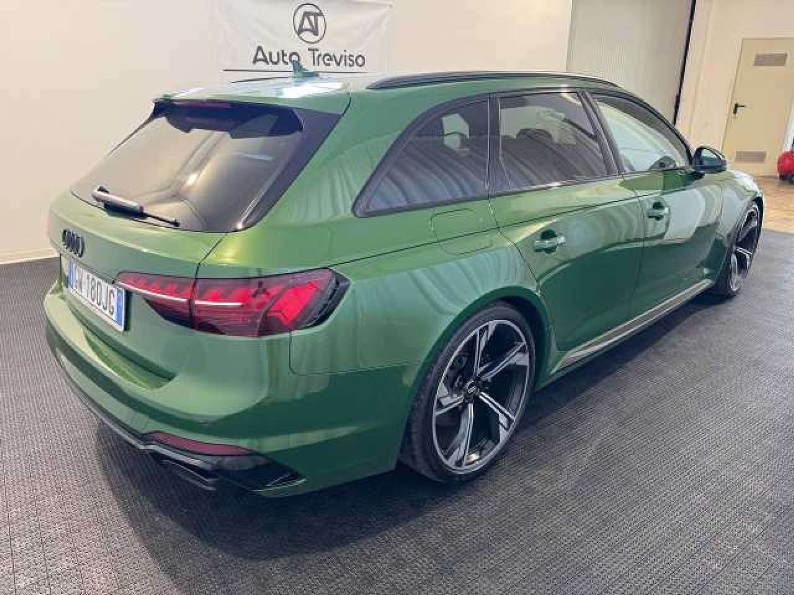 Audi - RS4