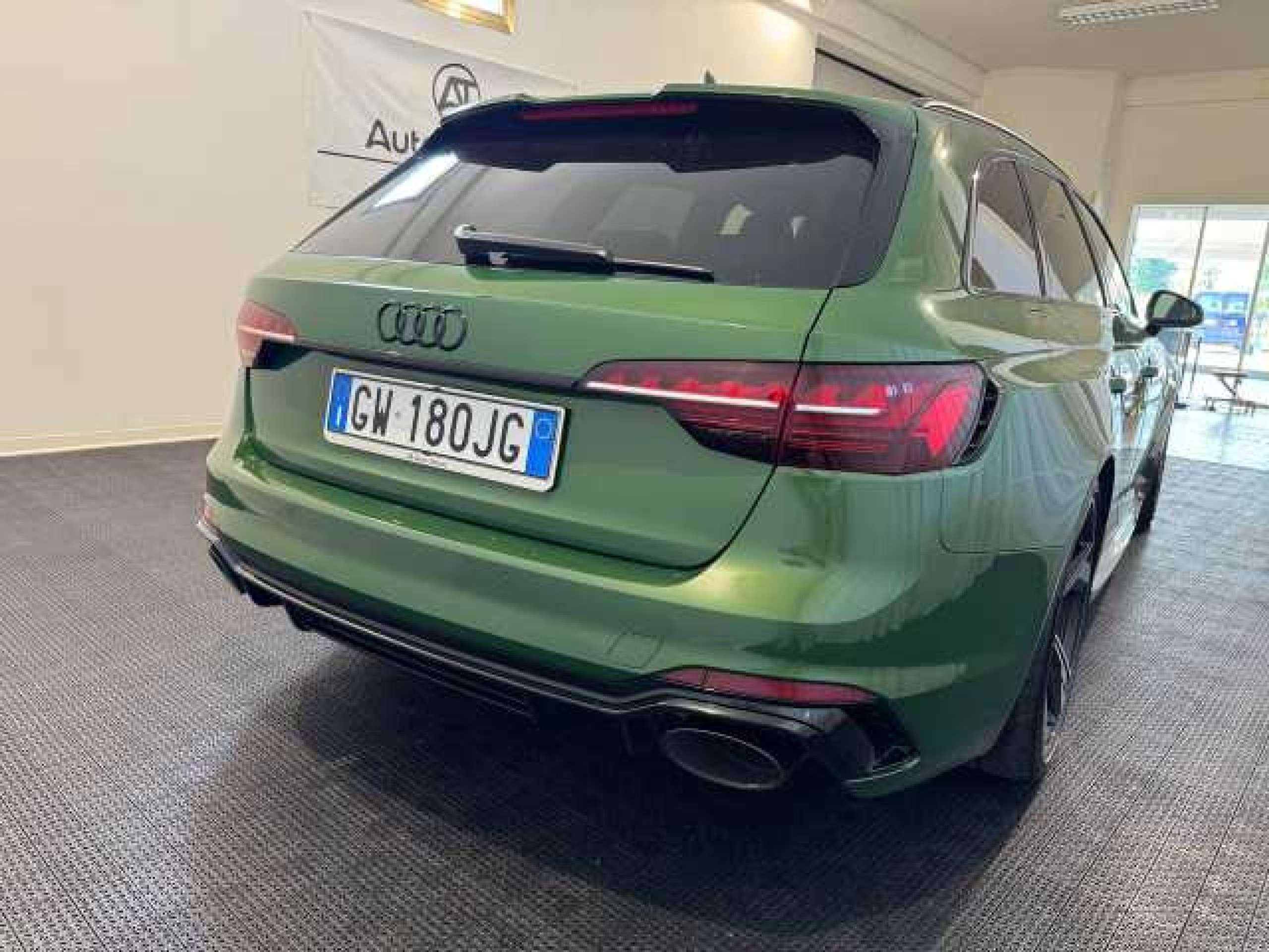 Audi - RS4