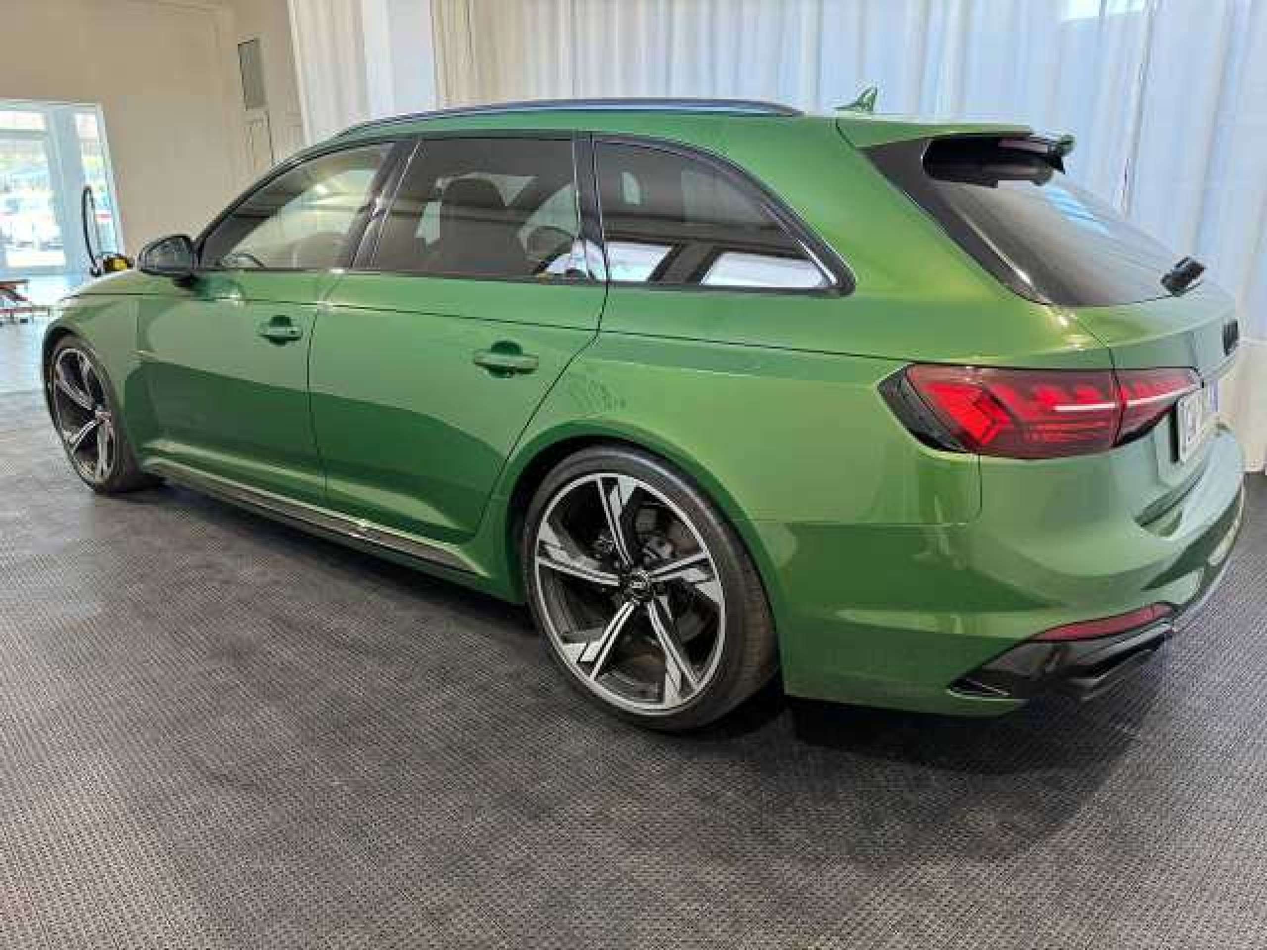 Audi - RS4