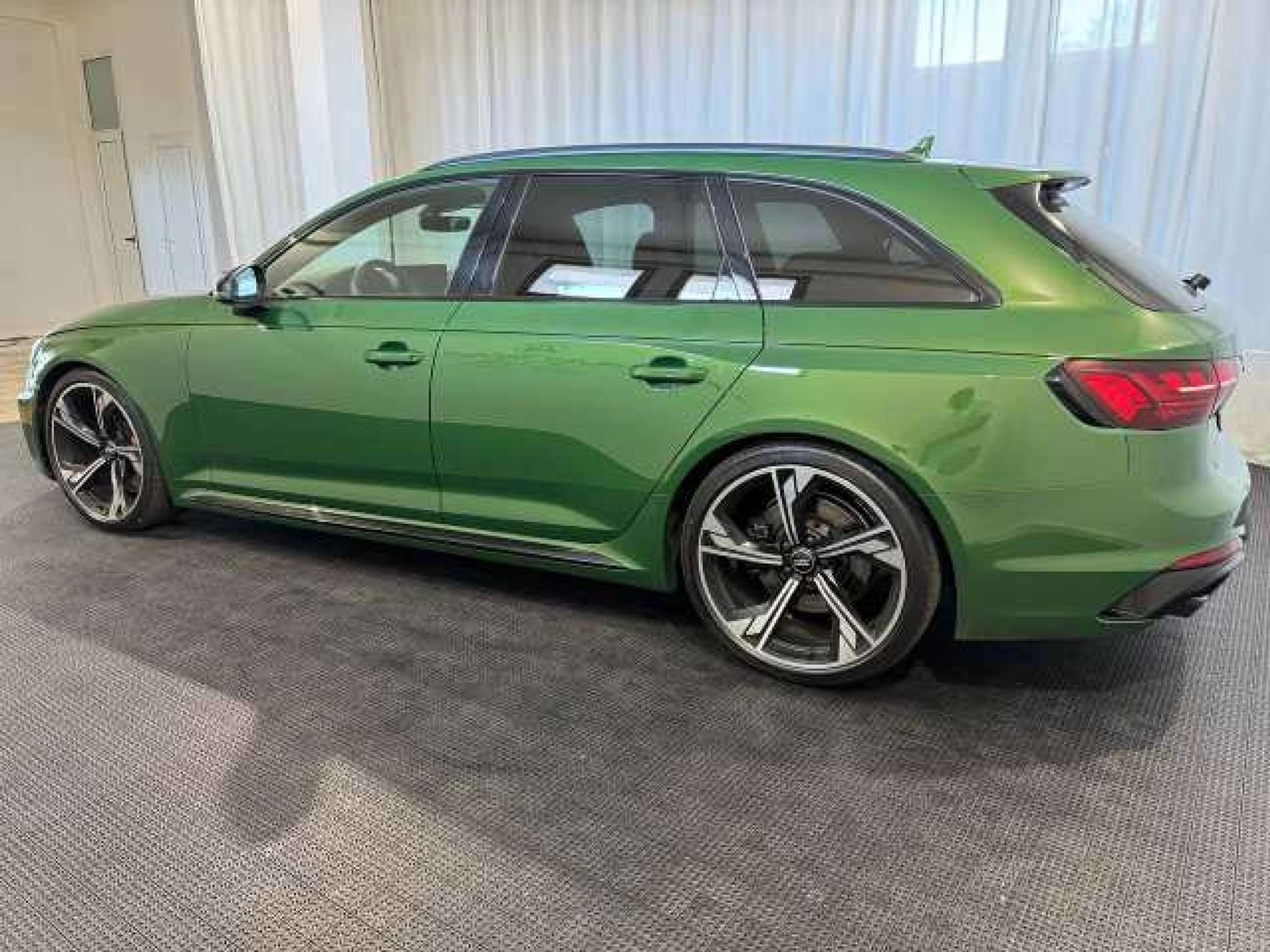 Audi - RS4