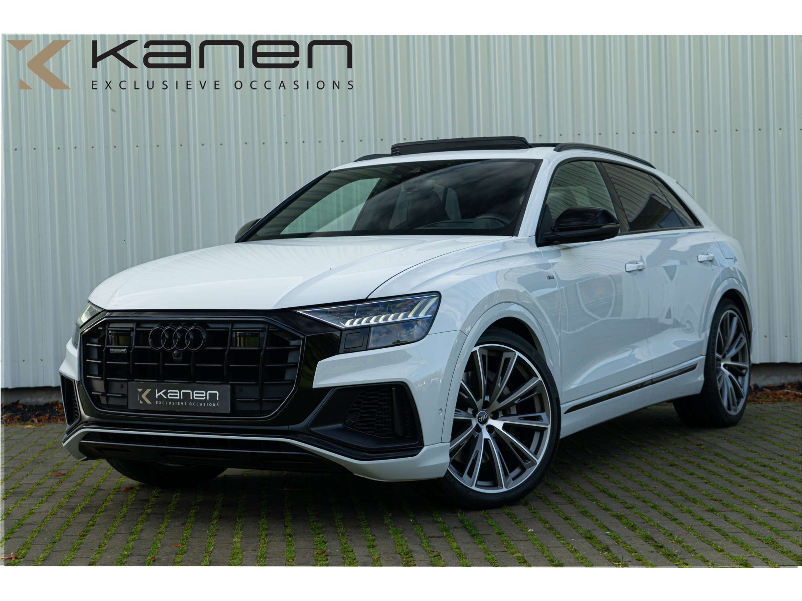 Audi - Q8