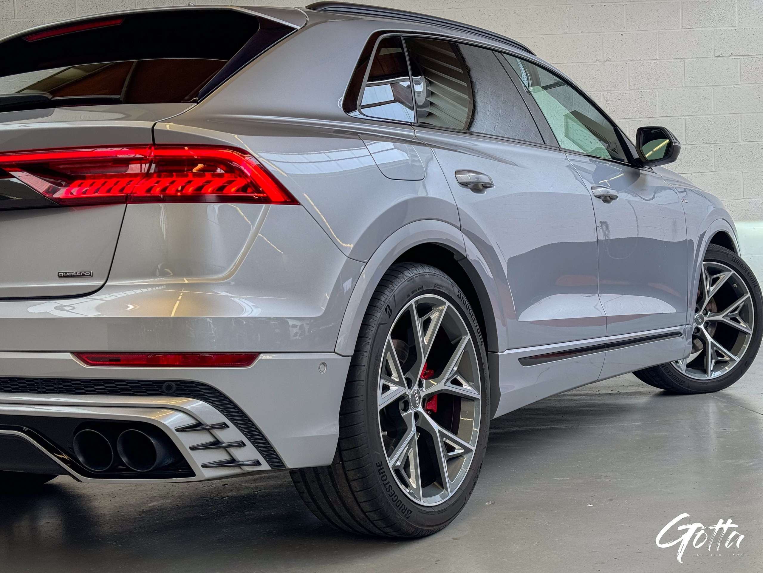 Audi - Q8