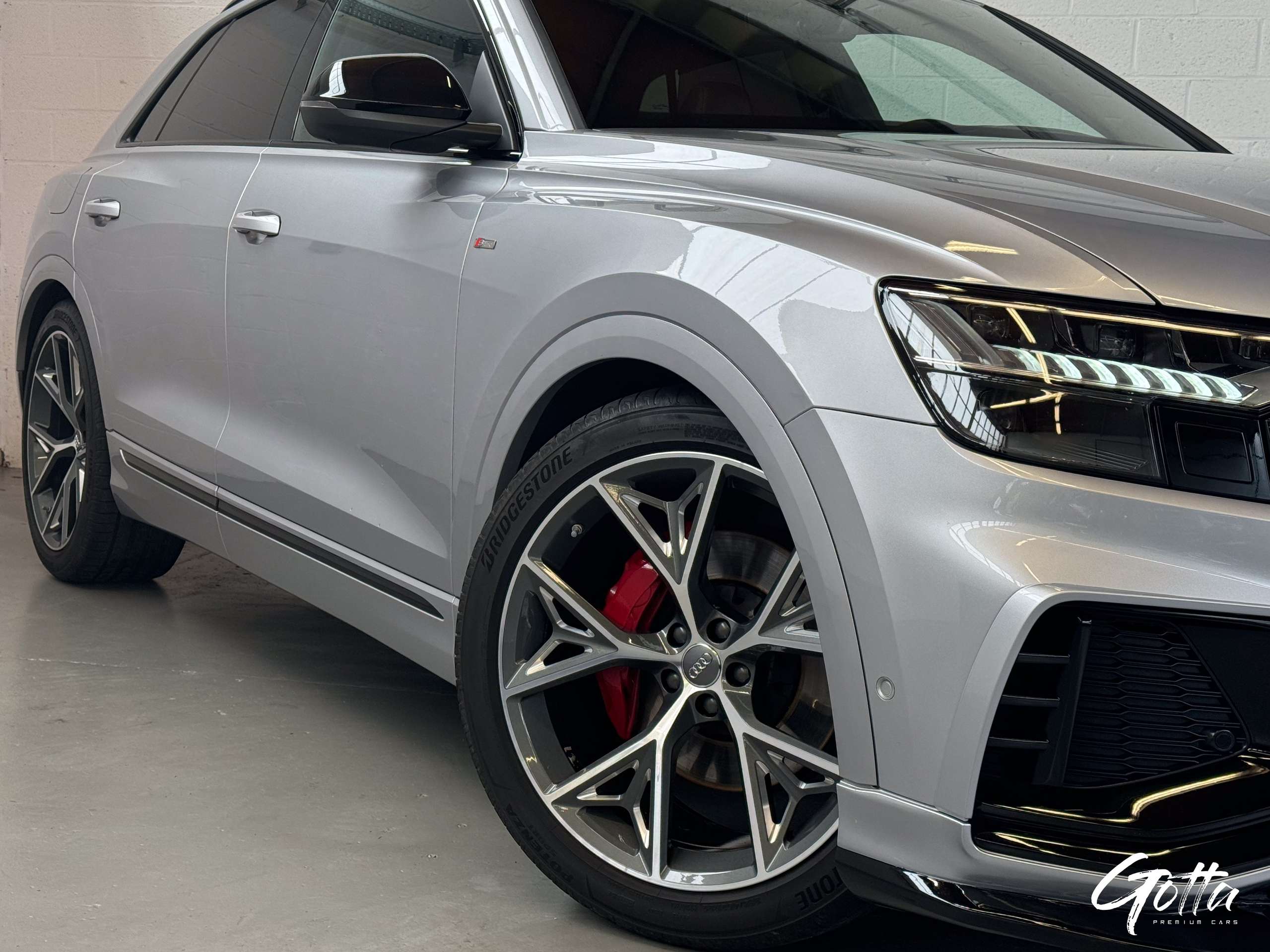 Audi - Q8