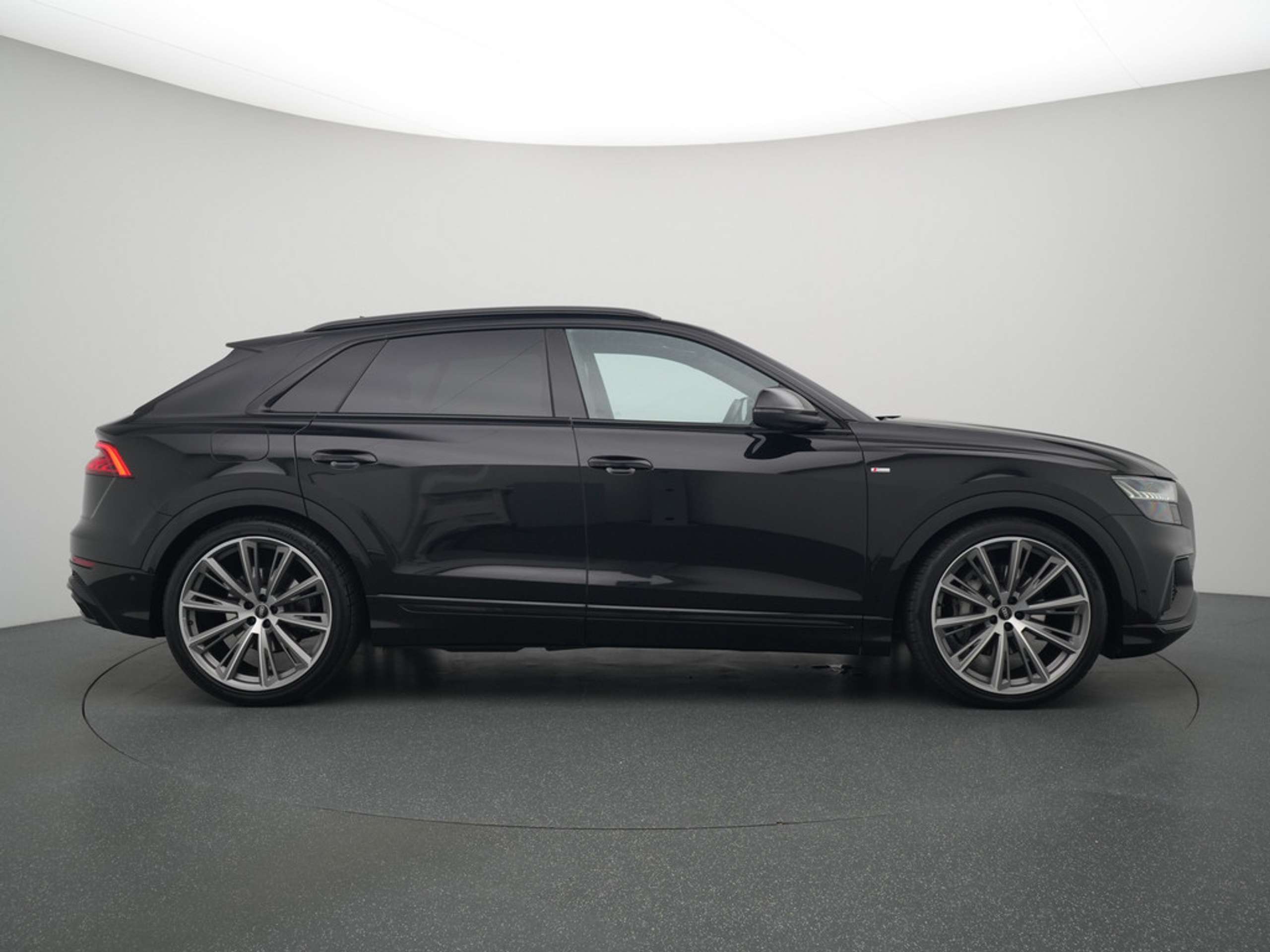 Audi - Q8