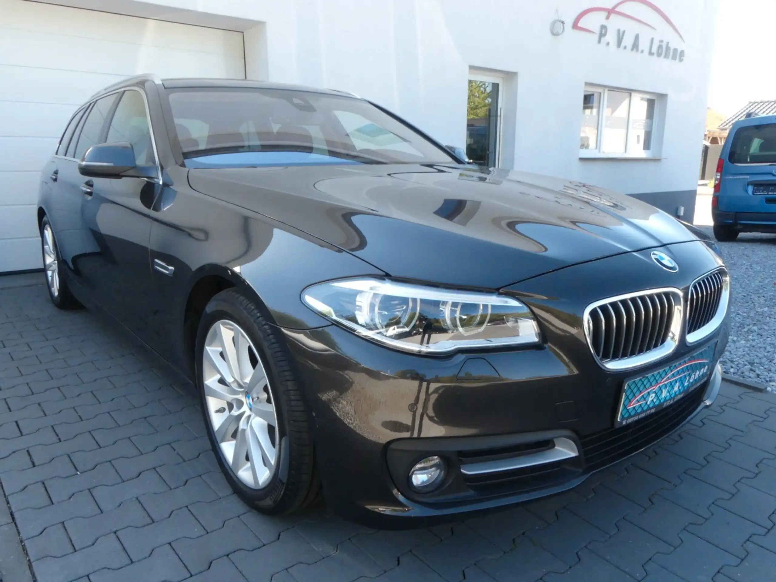 BMW - 525