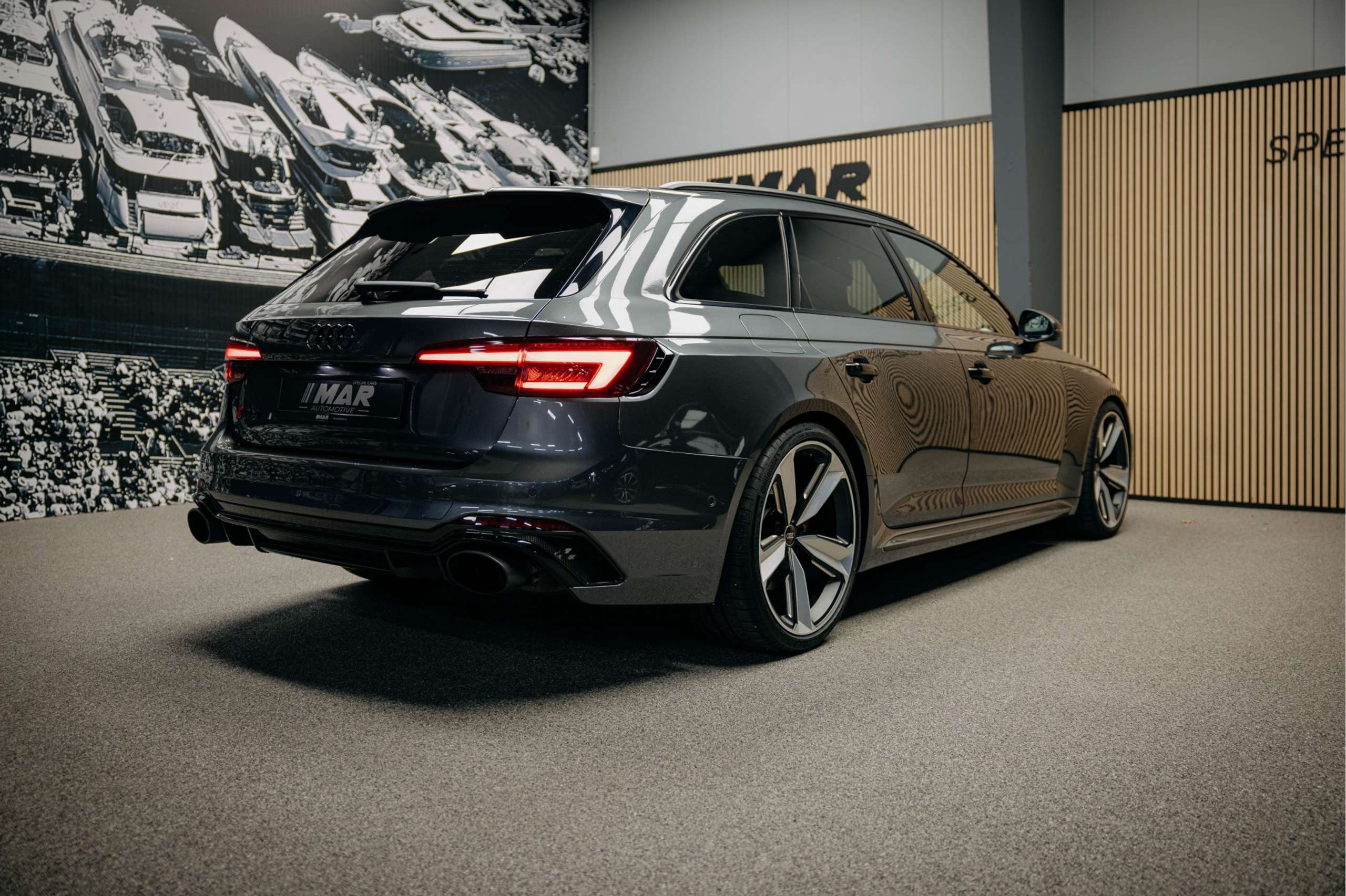 Audi - RS4