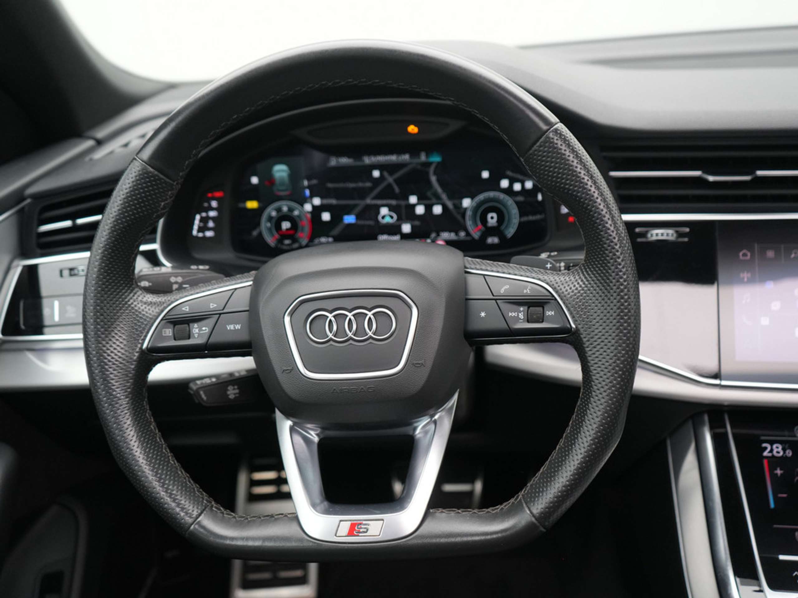 Audi - Q8